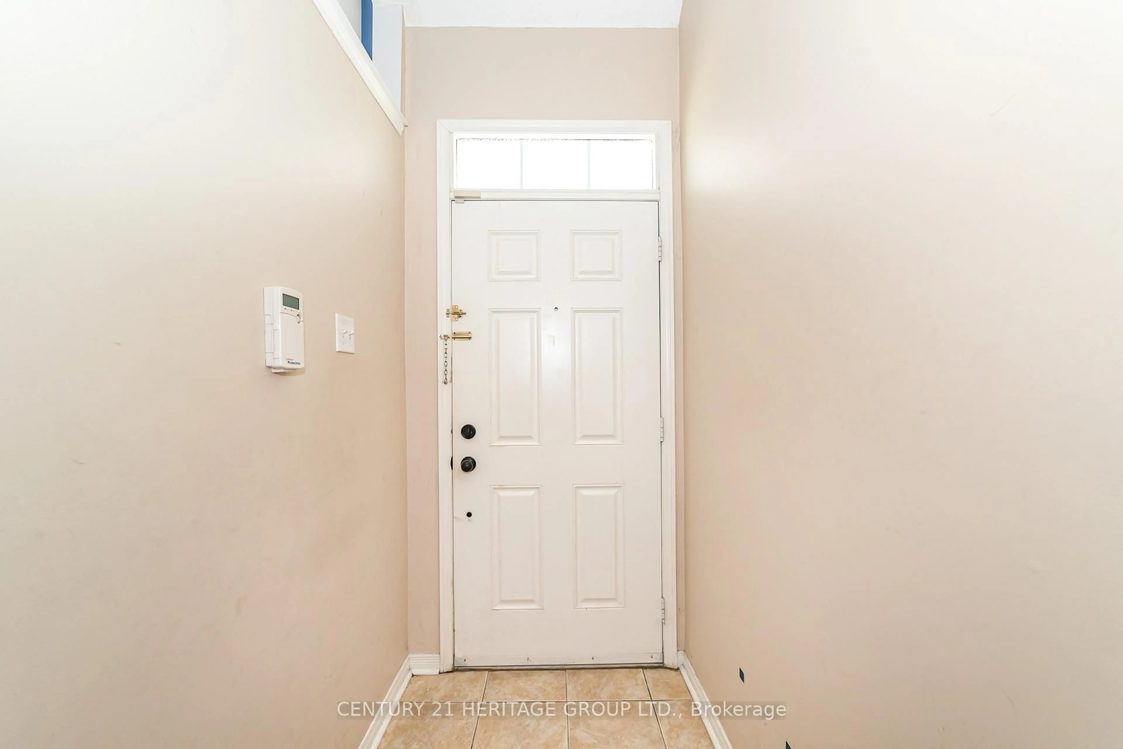 Indoor entryway for 2780 Eglinton Ave #3, Toronto Ontario M1J 2C8