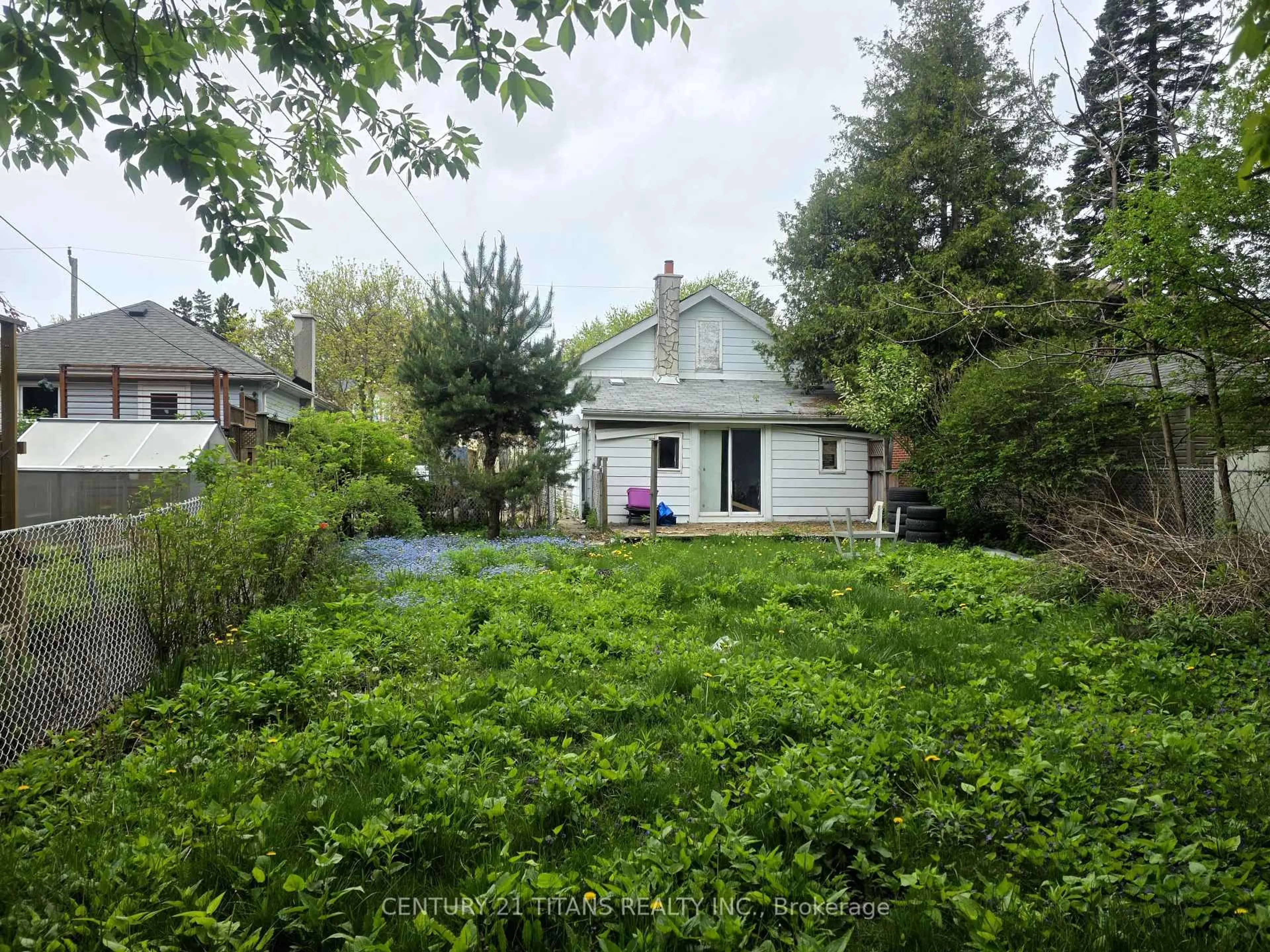 A pic from outside/outdoor area/front of a property/back of a property/a pic from drone, street for 119 Heale Ave, Toronto Ontario M1N 3Y2
