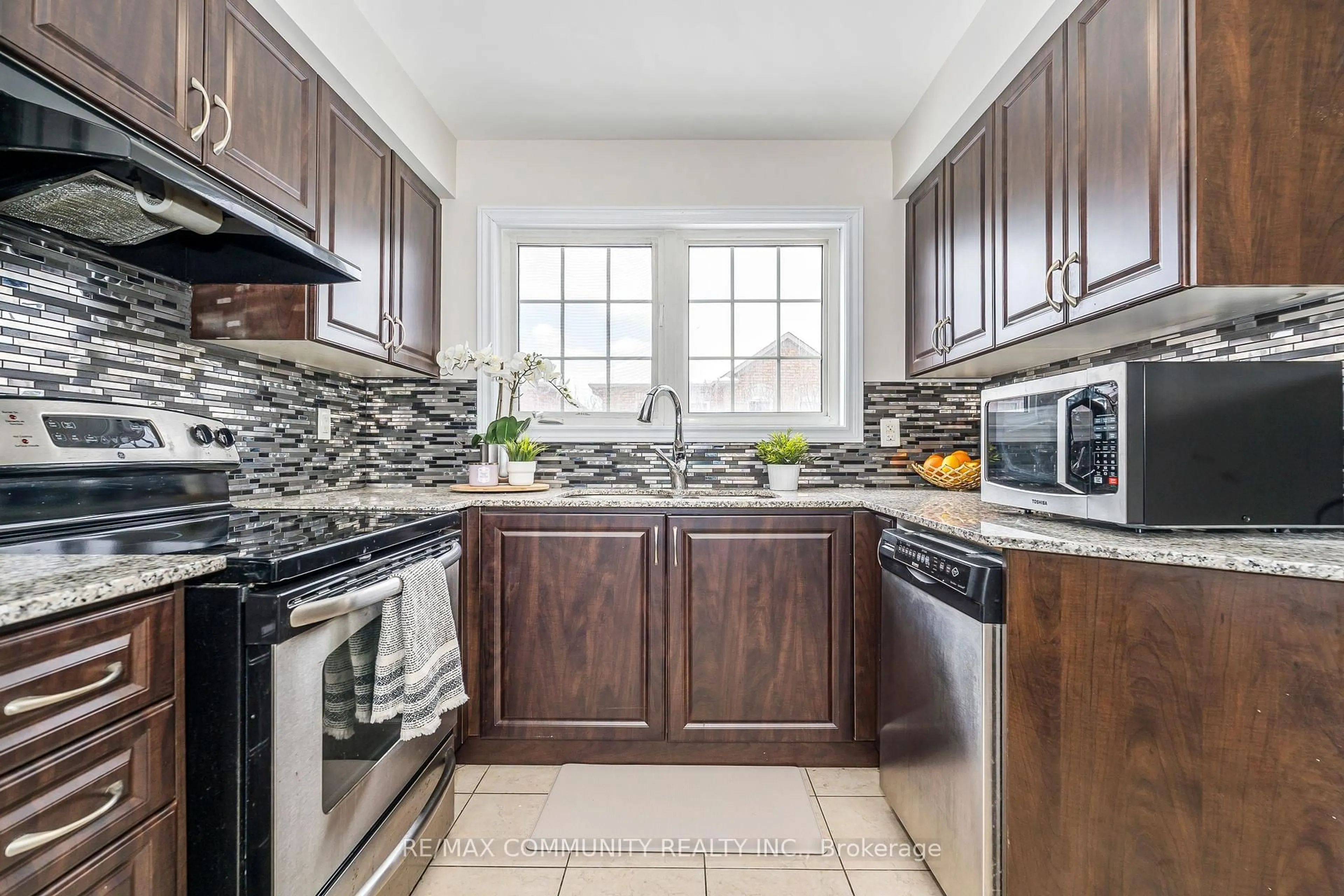 Standard kitchen, ceramic/tile floor for 18 Cooperage Lane, Ajax Ontario L1S 5C3