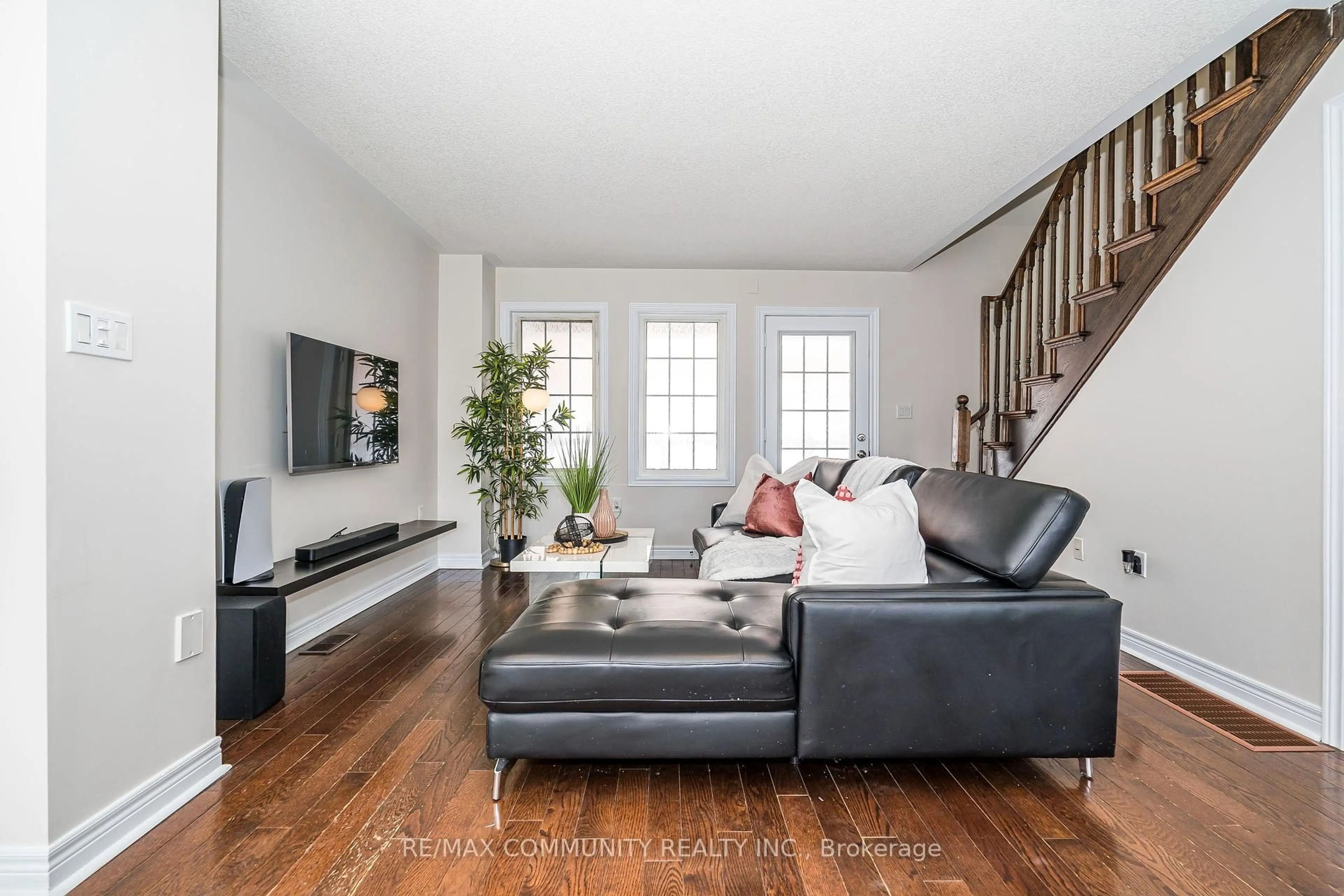 Living room with furniture, unknown for 18 Cooperage Lane, Ajax Ontario L1S 5C3