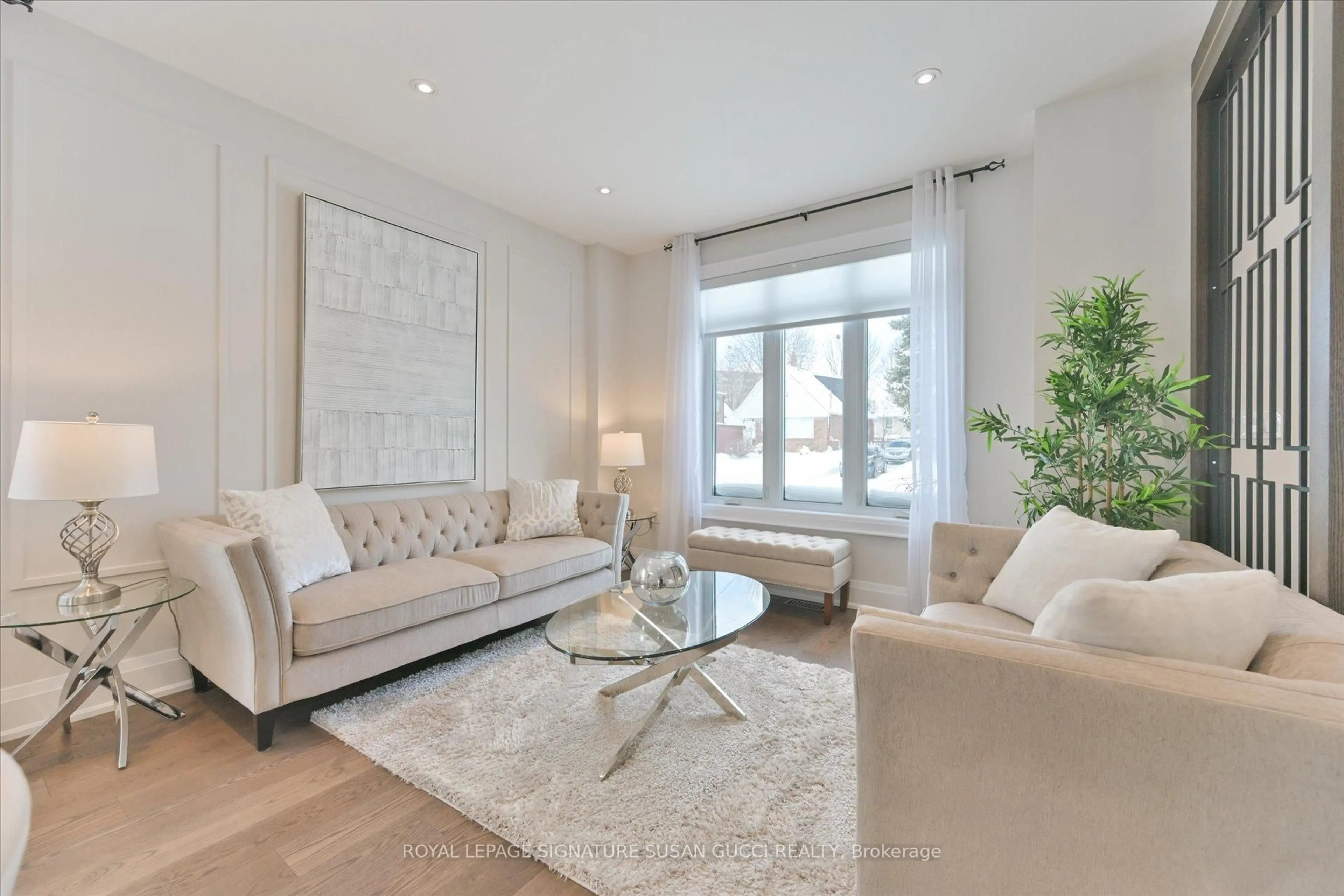 Living room with furniture, unknown for 39 Amsterdam Ave, Toronto Ontario M4B 2B9