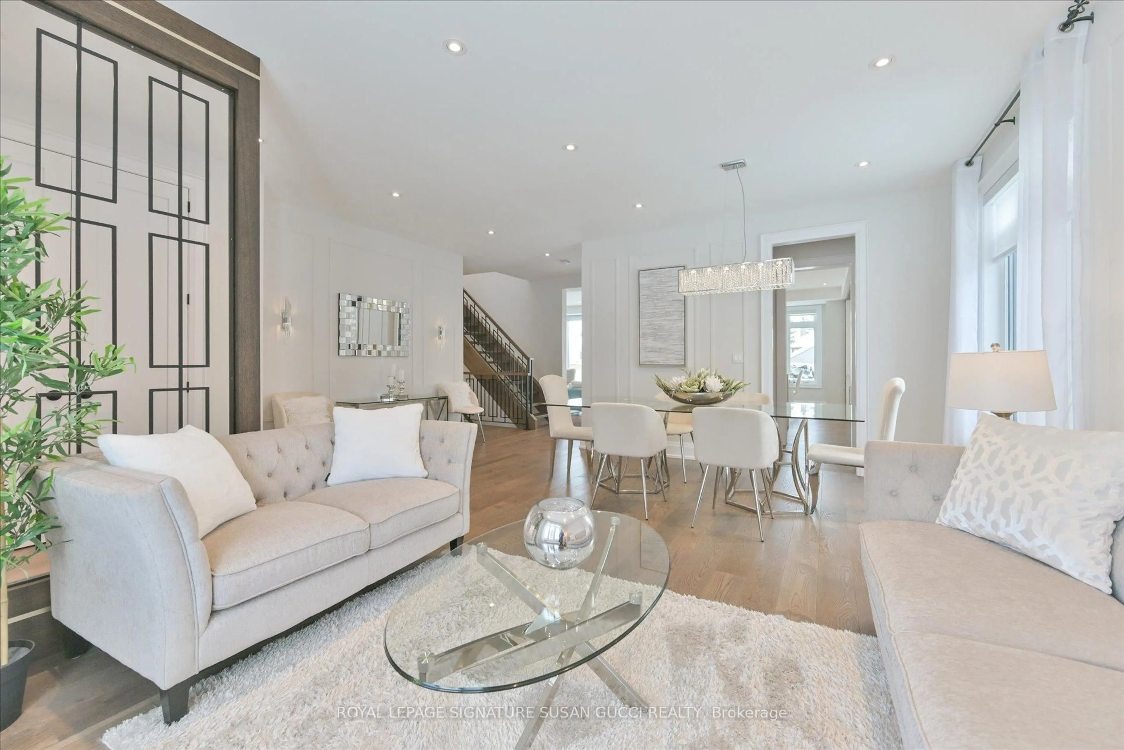 Living room with furniture, unknown for 39 Amsterdam Ave, Toronto Ontario M4B 2B9