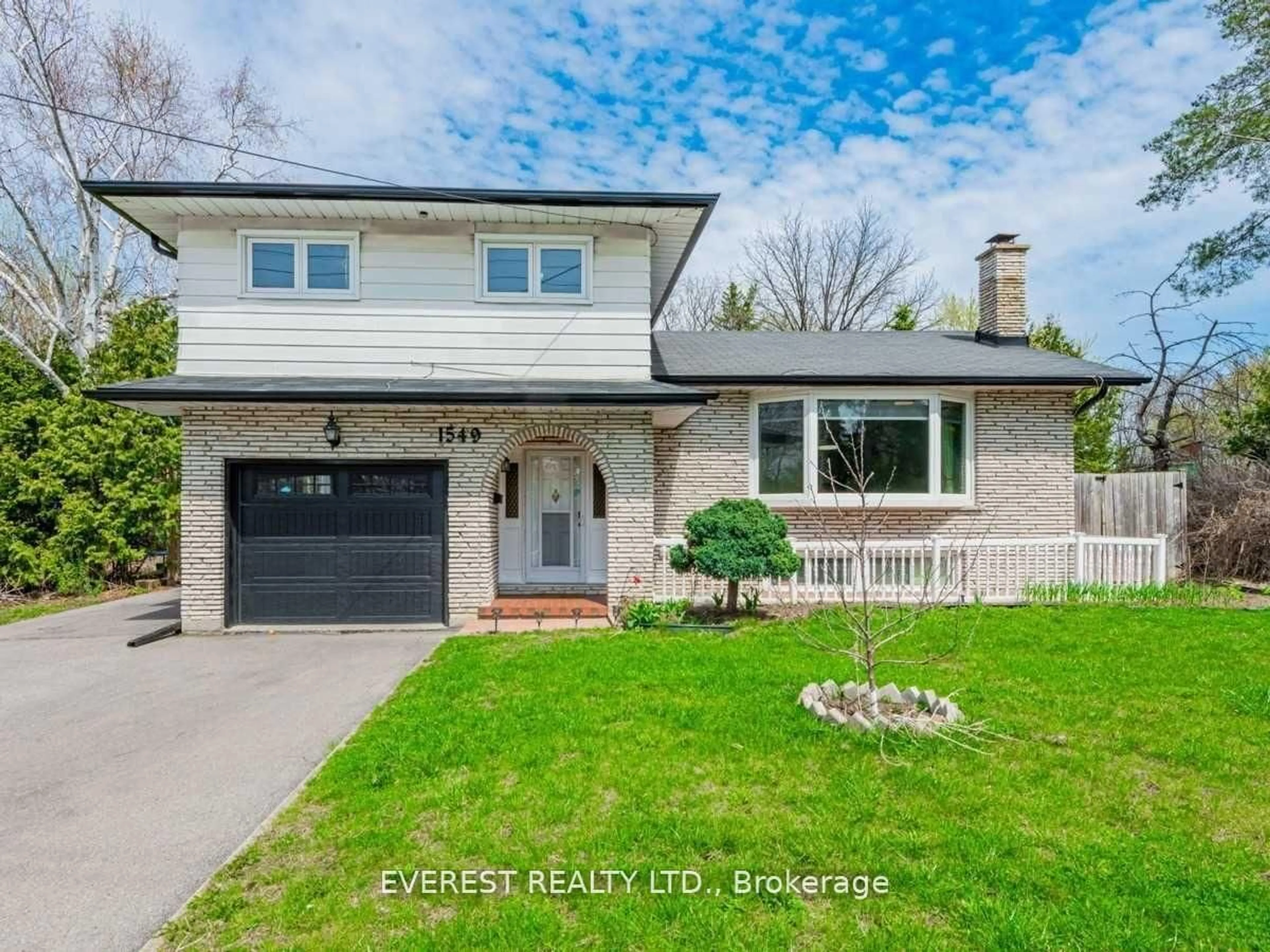 Home with brick exterior material, street for 1549 Simcoe St, Oshawa Ontario L1G 4X8