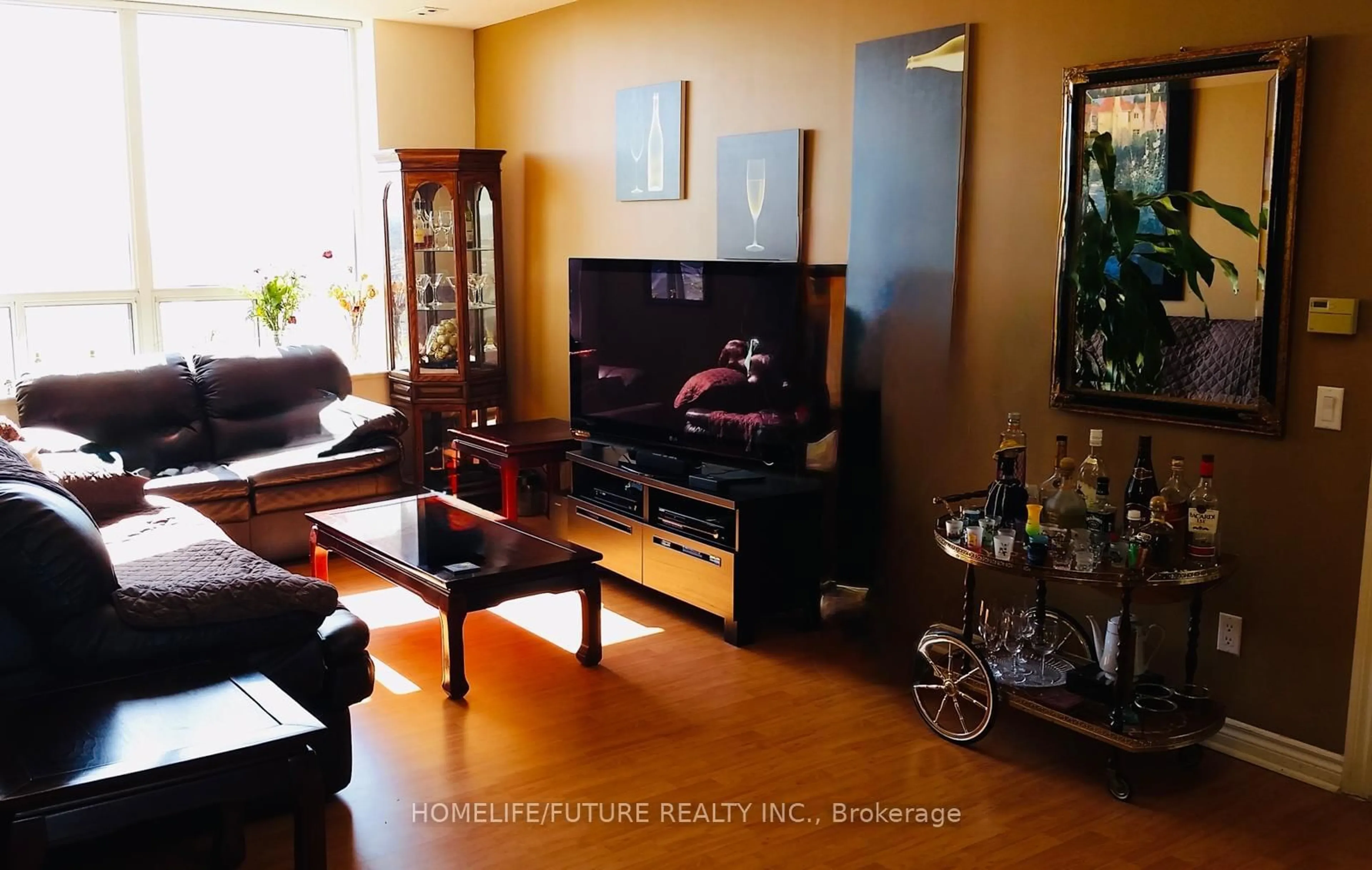 Living room with furniture, wood/laminate floor for 115 Omni Dr #PH02, Toronto Ontario M1P 5B4