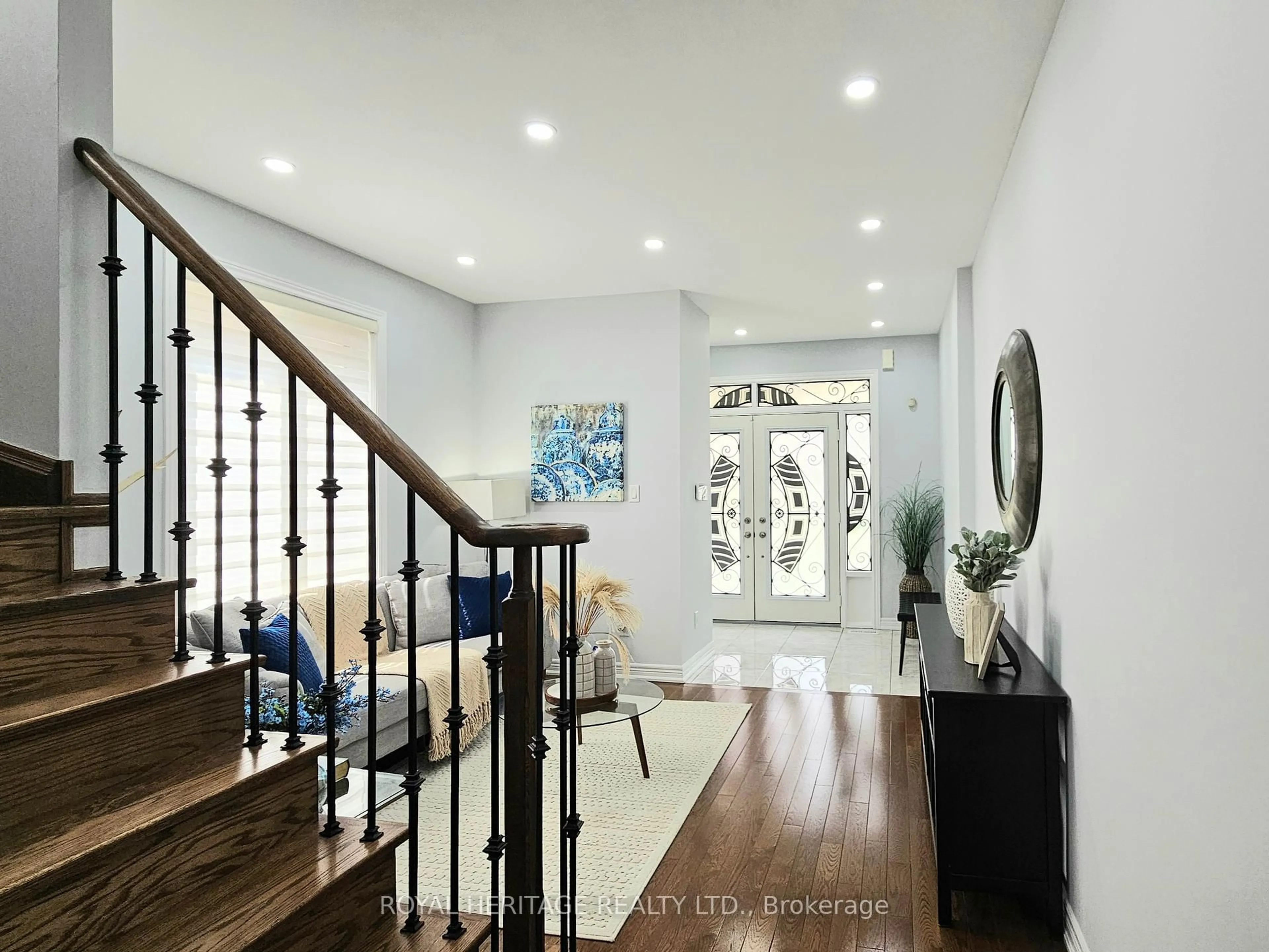 Indoor entryway for 2415 Kentucky Derby Way, Oshawa Ontario L1L 0H3