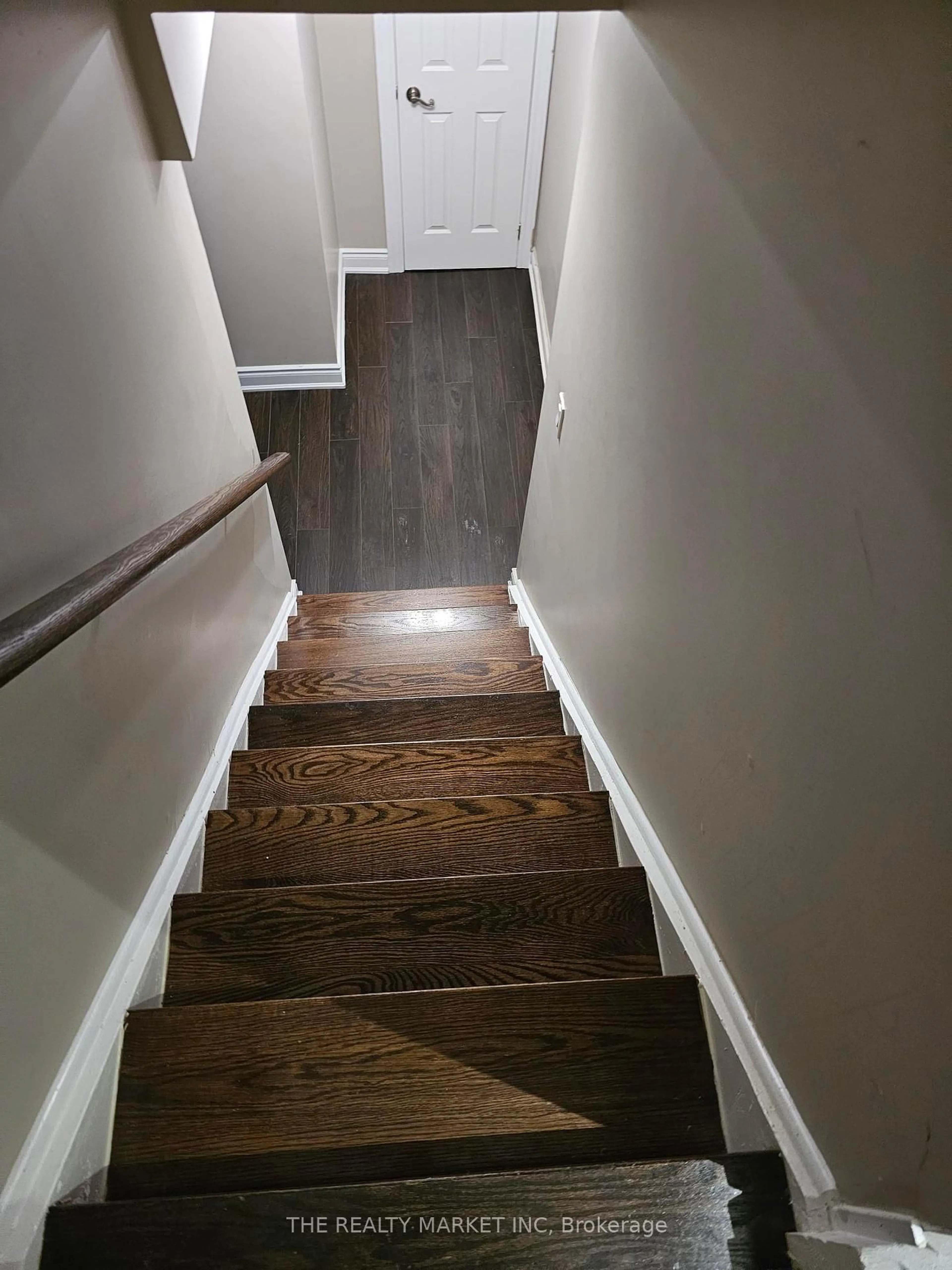 Stairs for 102 William Stephenson Dr, Whitby Ontario L1N 8T1