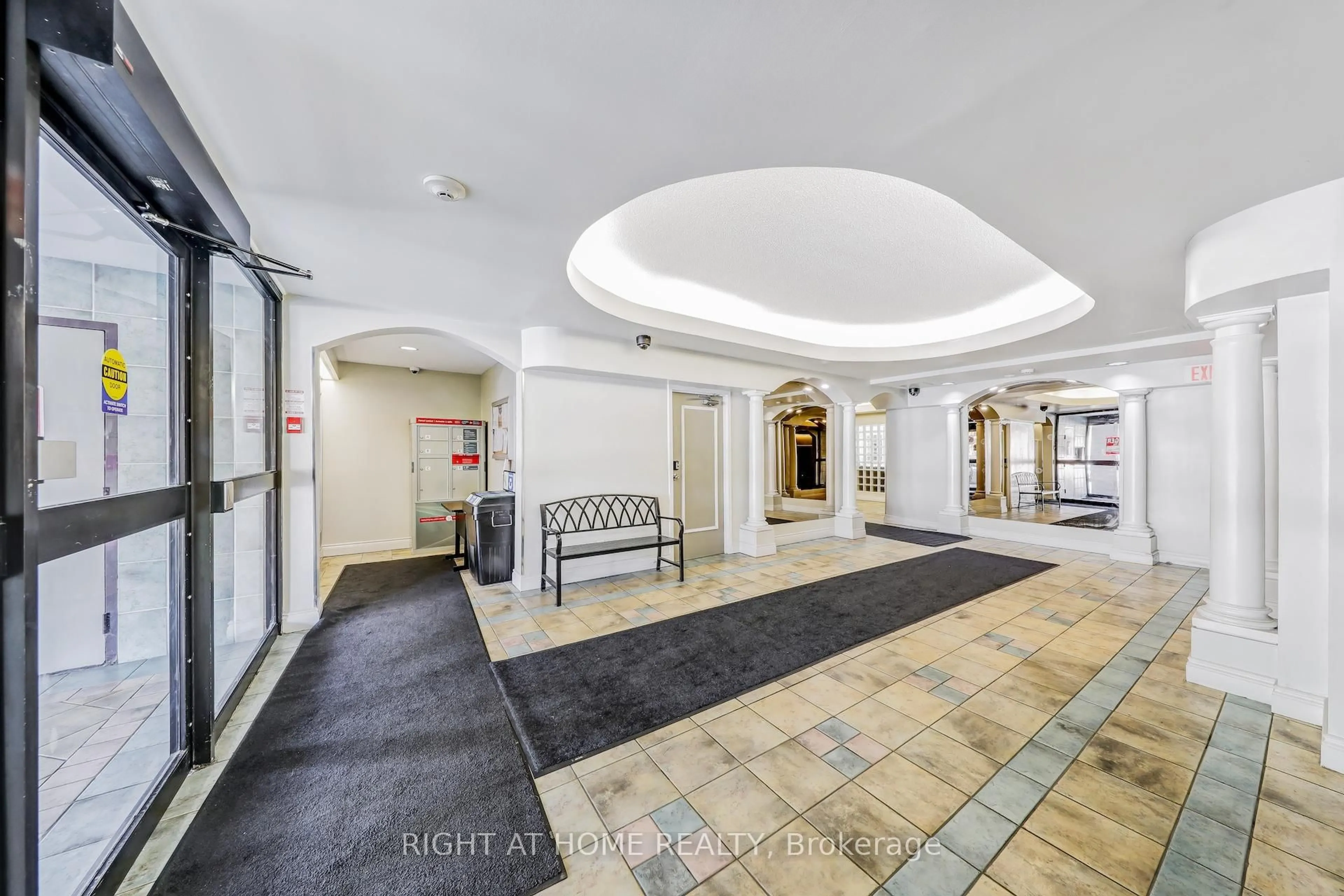 Indoor foyer for 1665 Victoria Park Ave #206, Toronto Ontario M1R 5E5