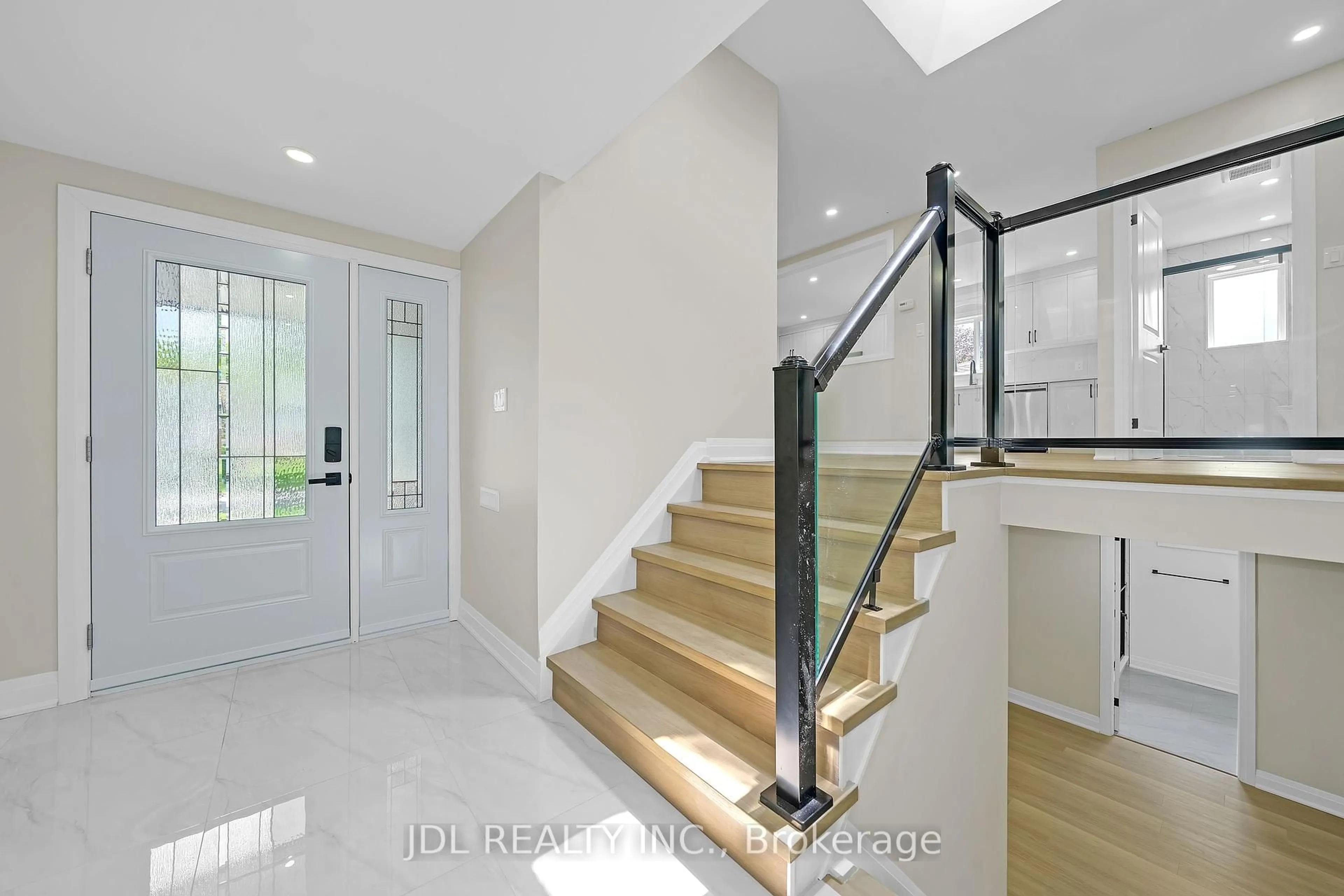 Indoor entryway for 110 Michael Blvd, Whitby Ontario L1N 5V9