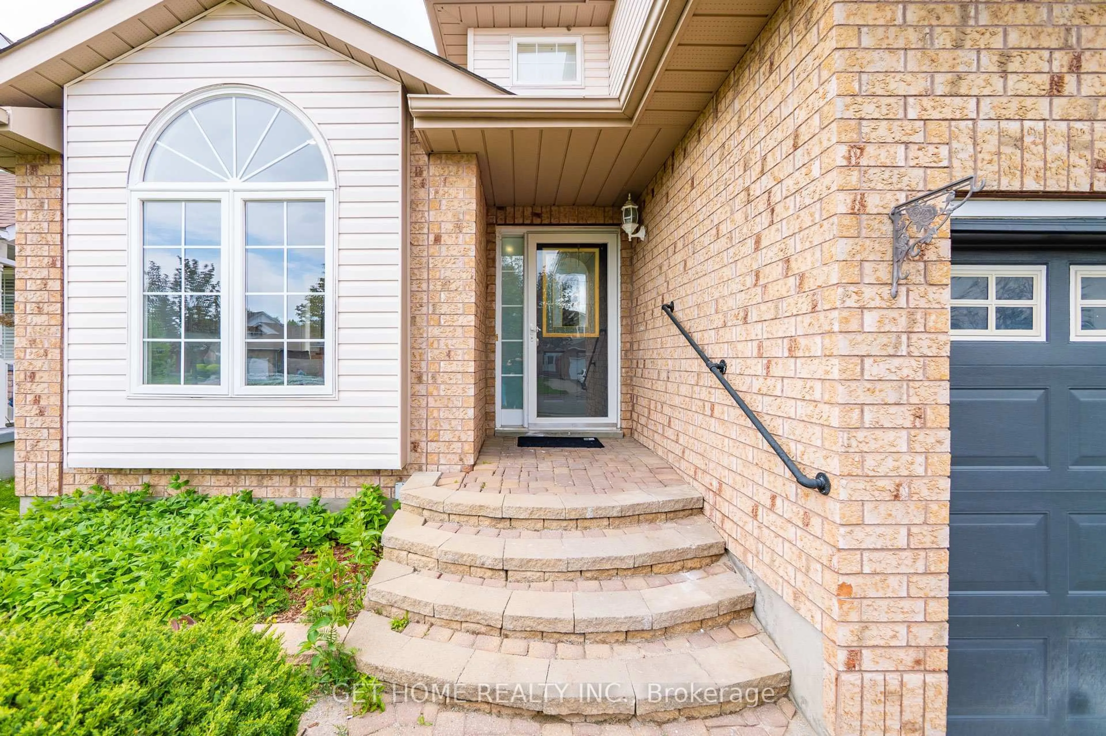 Home with brick exterior material, street for 48 Niagara Dr, Oshawa Ontario L1G 8A5