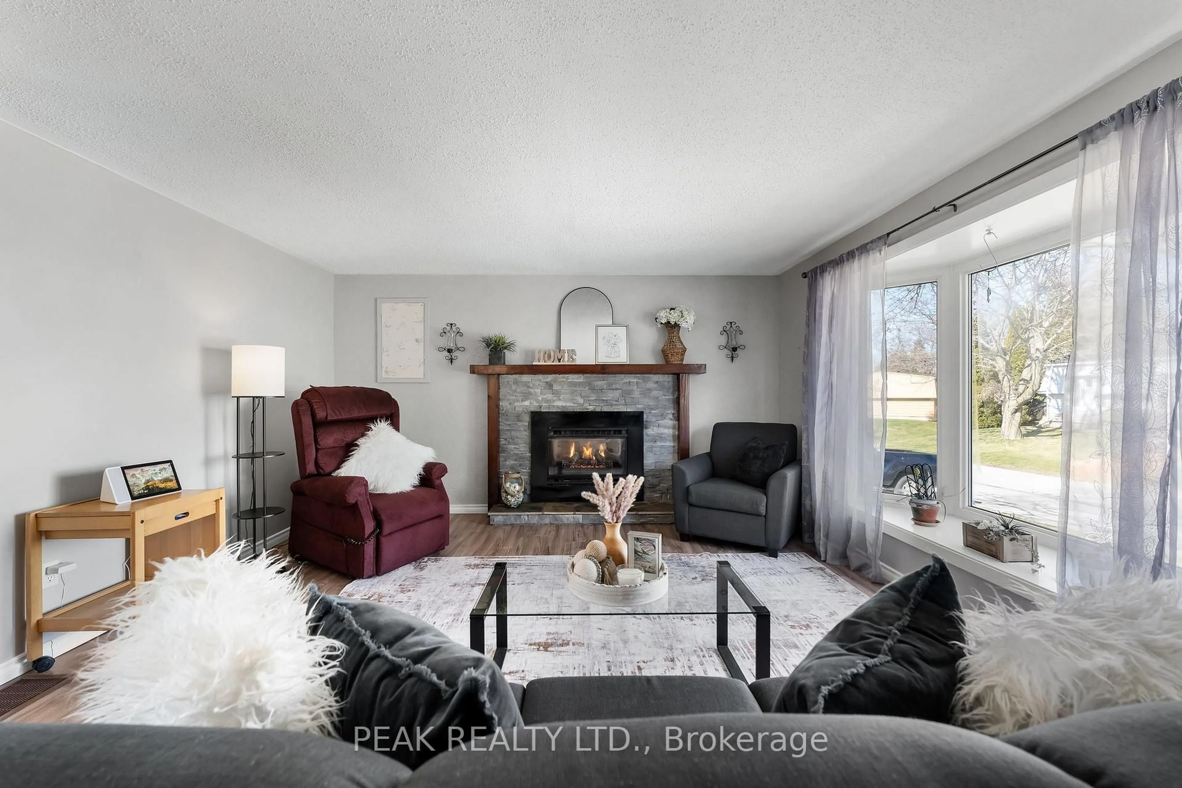 Living room with furniture, unknown for 71 Bluffs Rd, Clarington Ontario L1B 1A6