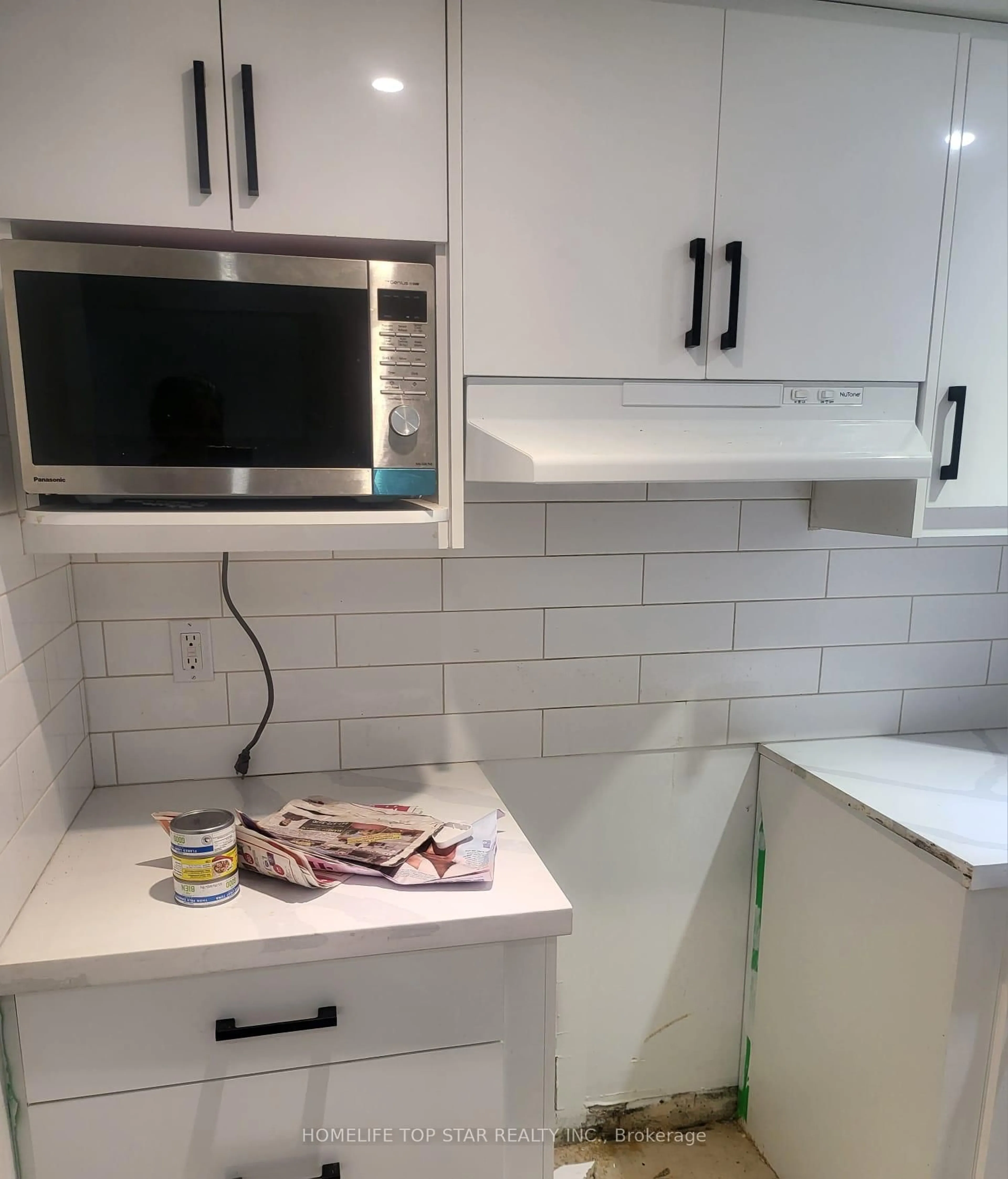 Standard kitchen, ceramic/tile floor for 68 Sunnypoint Cres, Toronto Ontario M1M 1B9