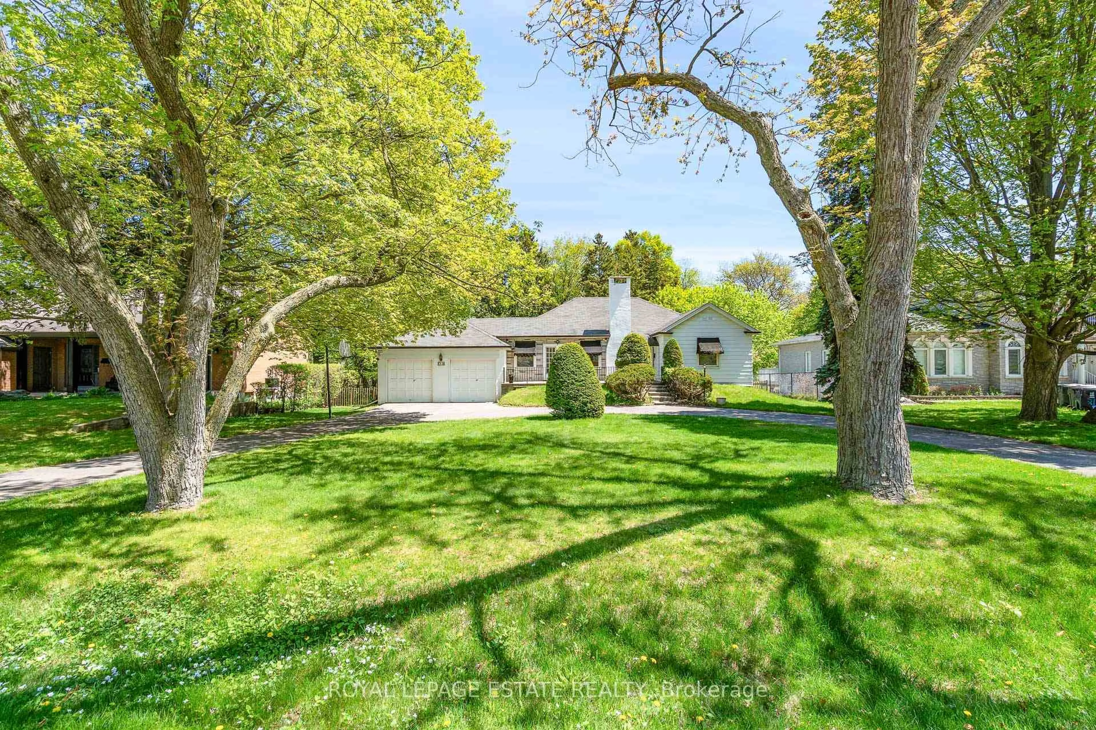 A pic from outside/outdoor area/front of a property/back of a property/a pic from drone, unknown for 23 West Hill Dr, Toronto Ontario M1E 3T4
