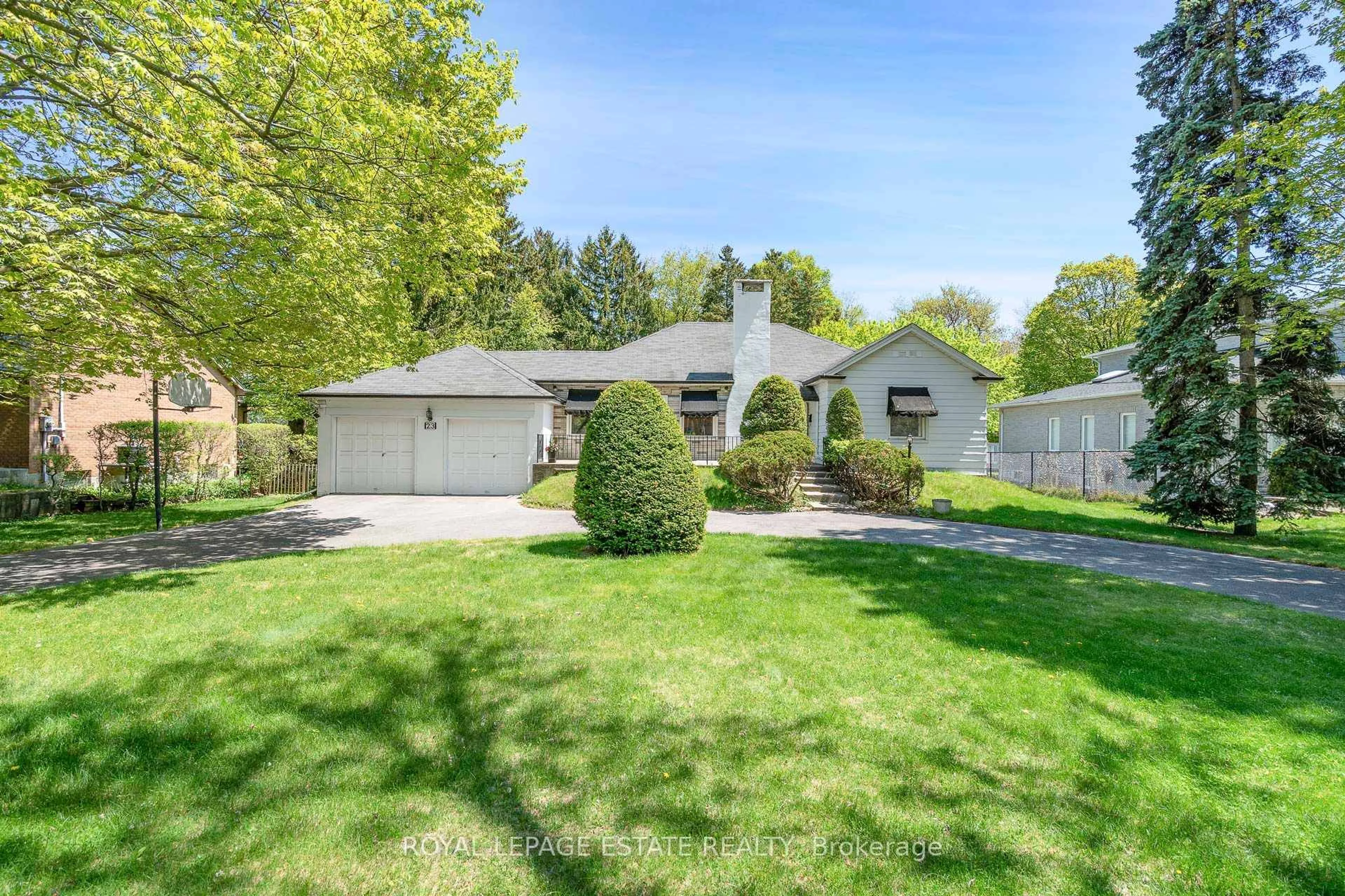 A pic from outside/outdoor area/front of a property/back of a property/a pic from drone, street for 23 West Hill Dr, Toronto Ontario M1E 3T4