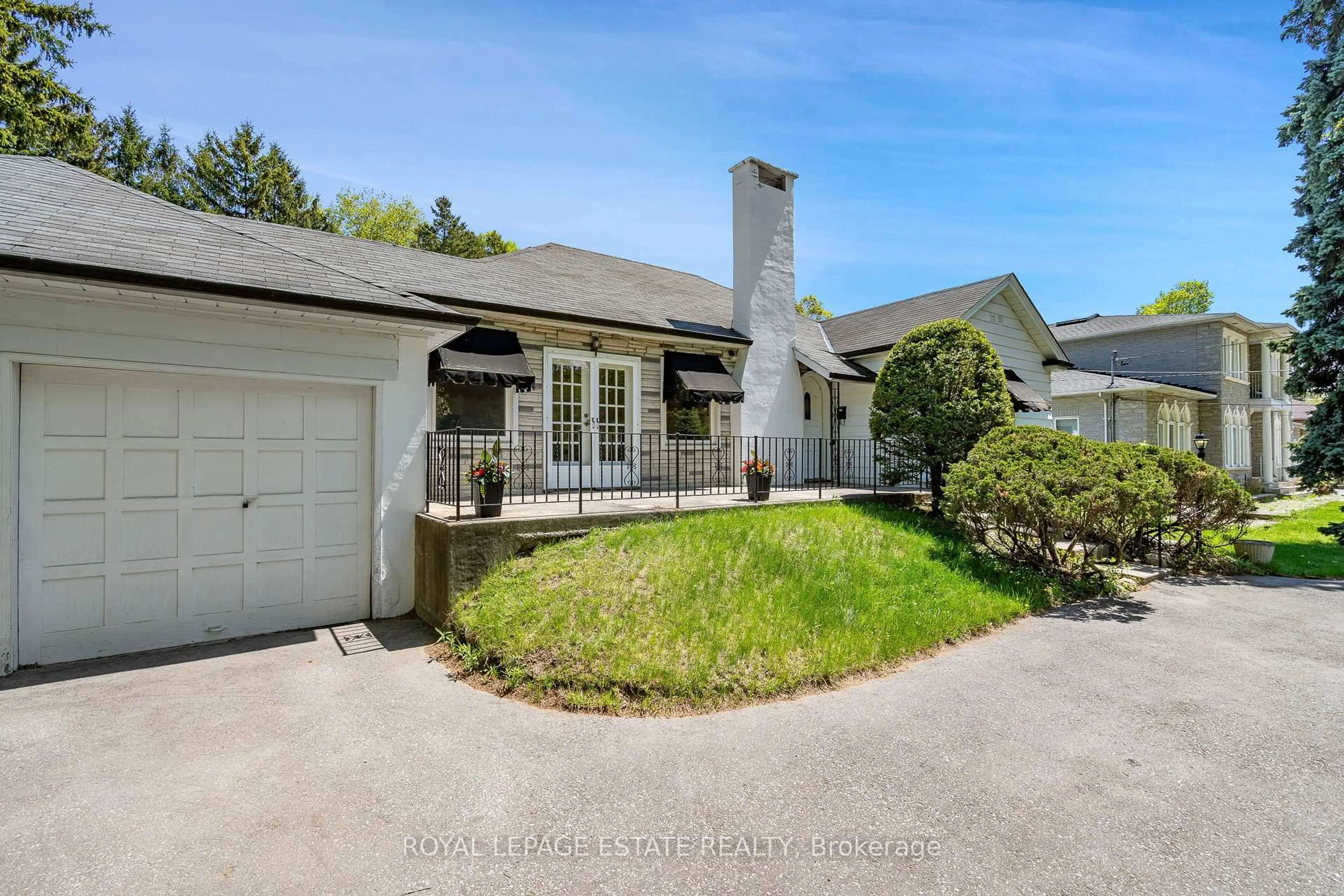 A pic from outside/outdoor area/front of a property/back of a property/a pic from drone, street for 23 West Hill Dr, Toronto Ontario M1E 3T4
