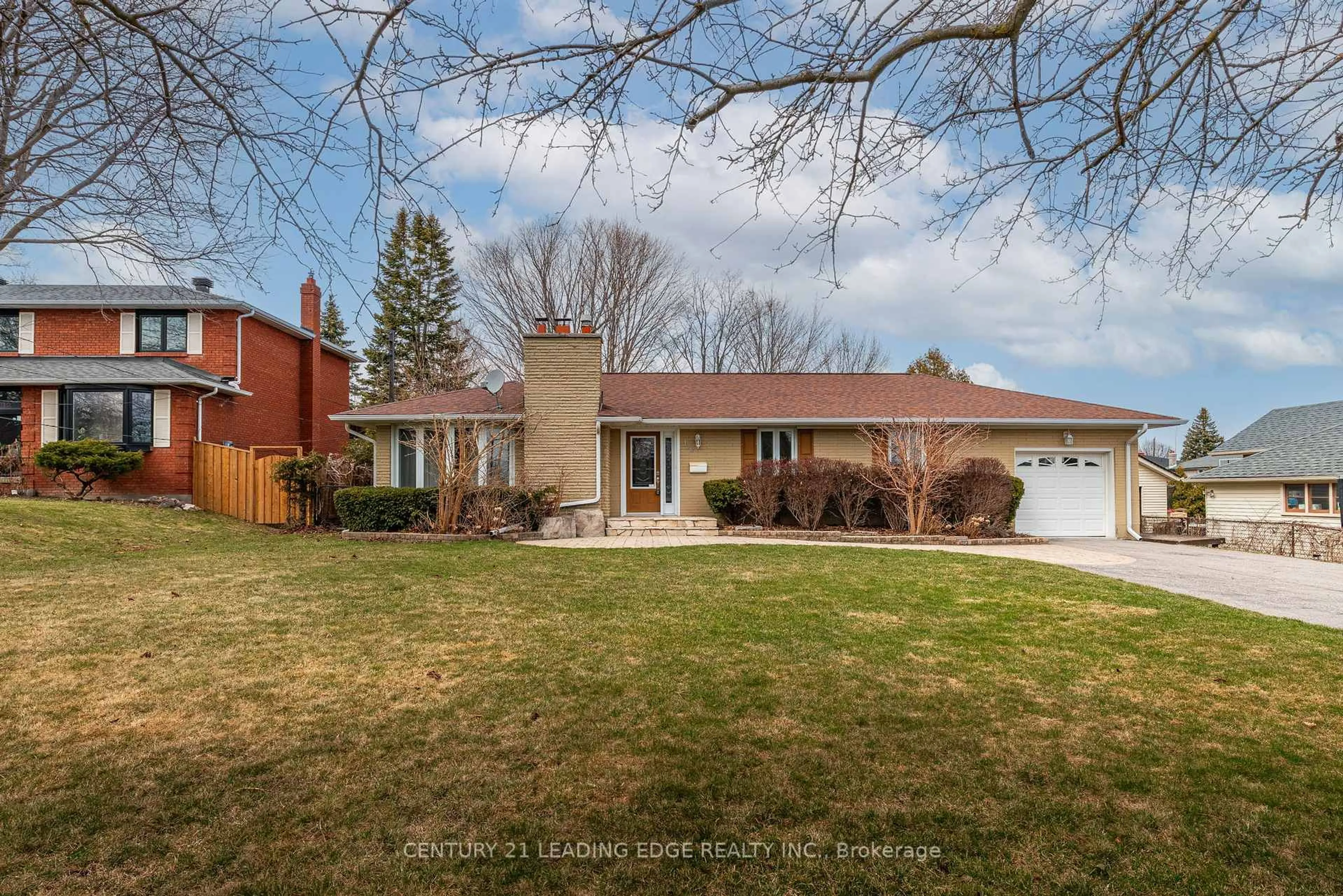Home with brick exterior material, street for 116 BROADVIEW Ave, Whitby Ontario L1N 2G5