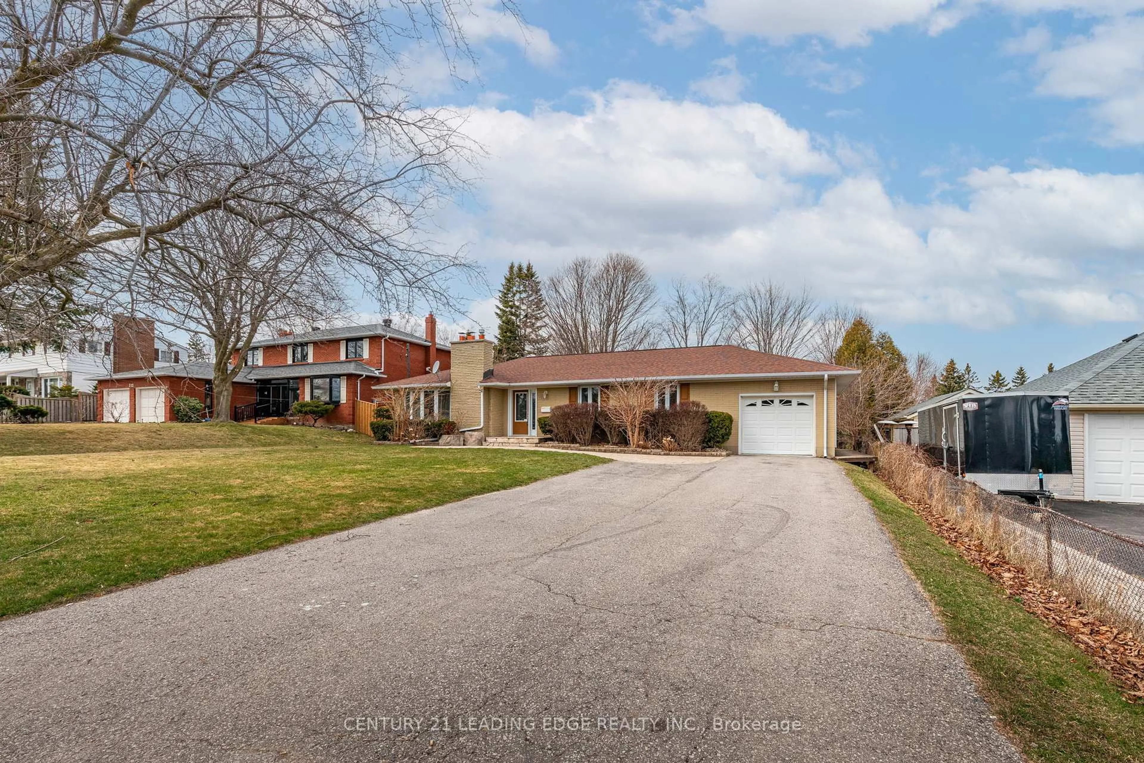 Home with brick exterior material, street for 116 BROADVIEW Ave, Whitby Ontario L1N 2G5