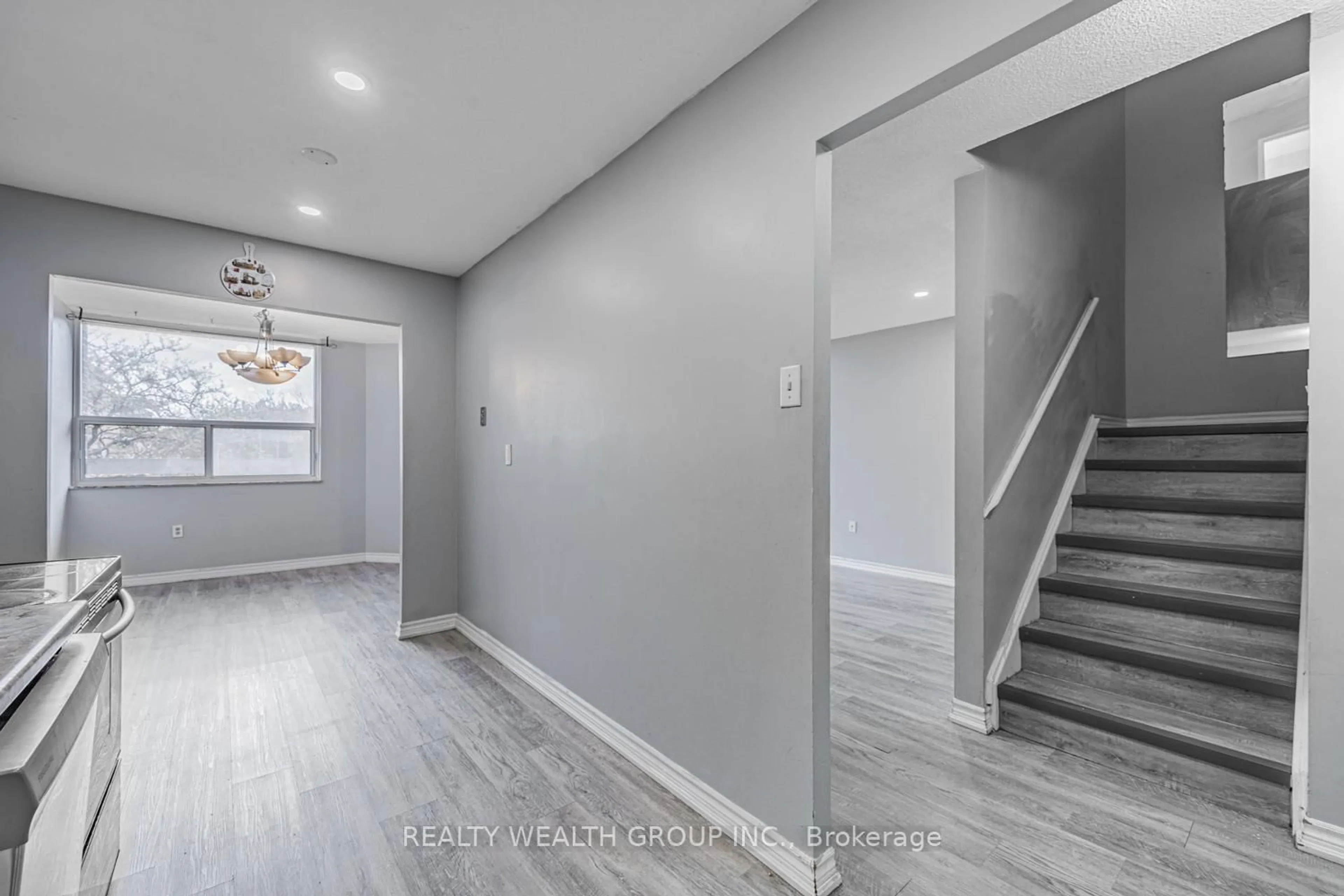 Indoor entryway for 4062 Lawrence Ave #306, Toronto Ontario M1E 4V5