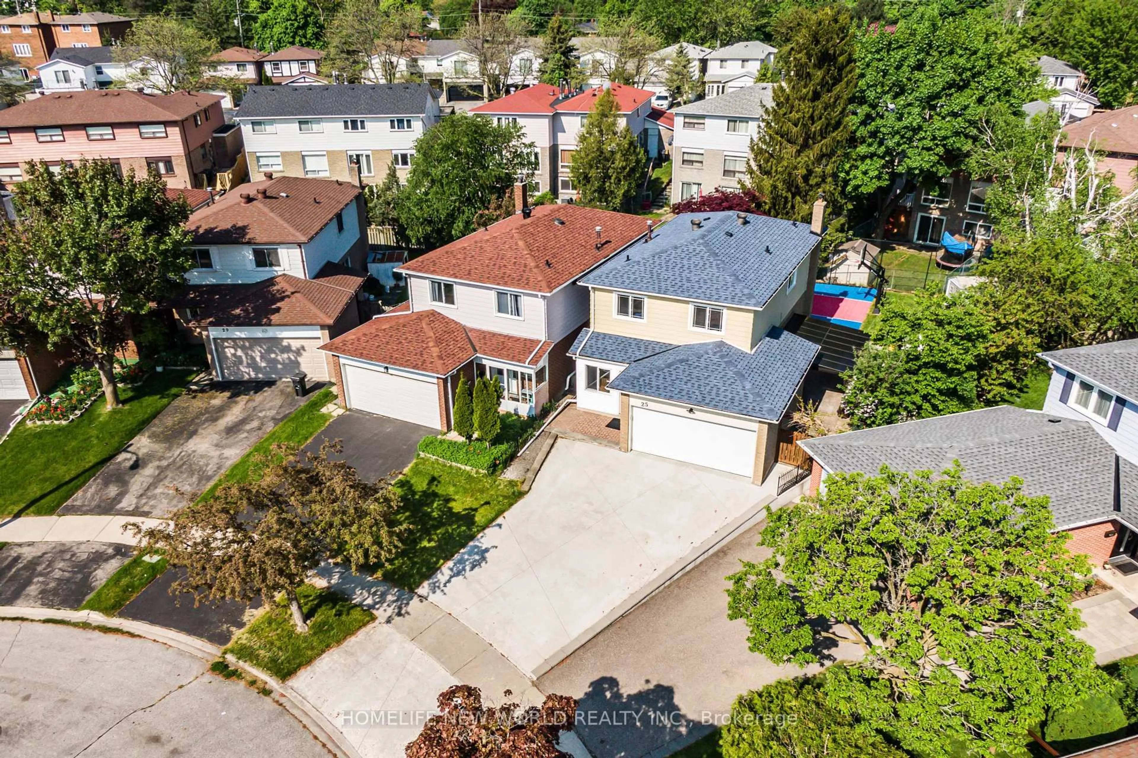 A pic from outside/outdoor area/front of a property/back of a property/a pic from drone, street for 25 Nortonville Dr, Toronto Ontario M1T 2G9