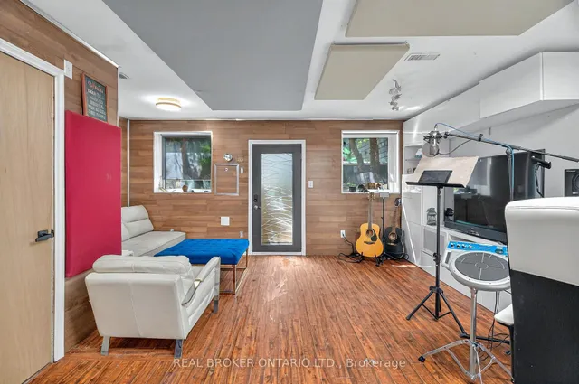 Additional property image - 143 Parkmount Rd Rd