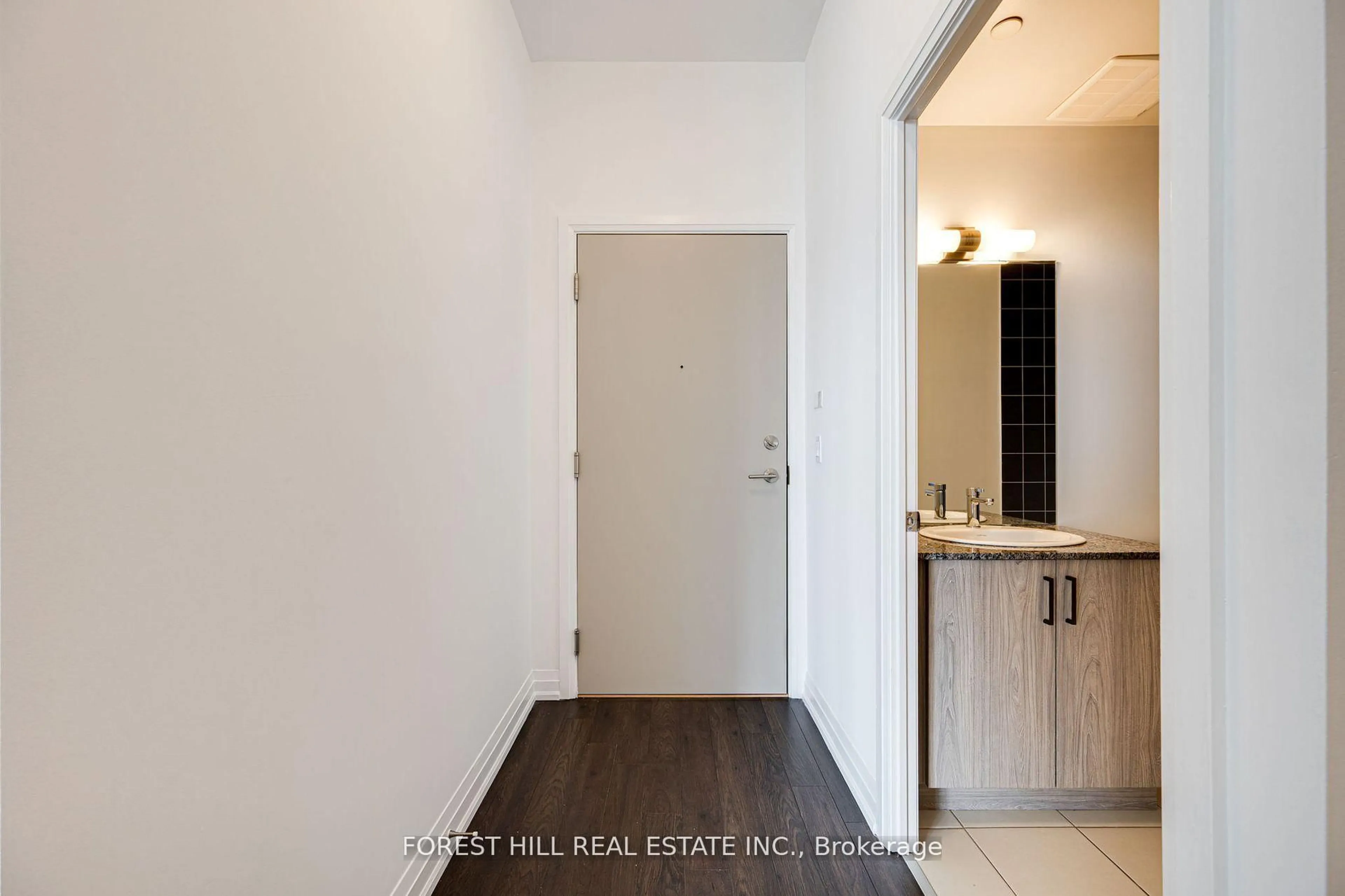 Indoor entryway for 20 Meadowglen Pl #826, Toronto Ontario M1H 2Y5