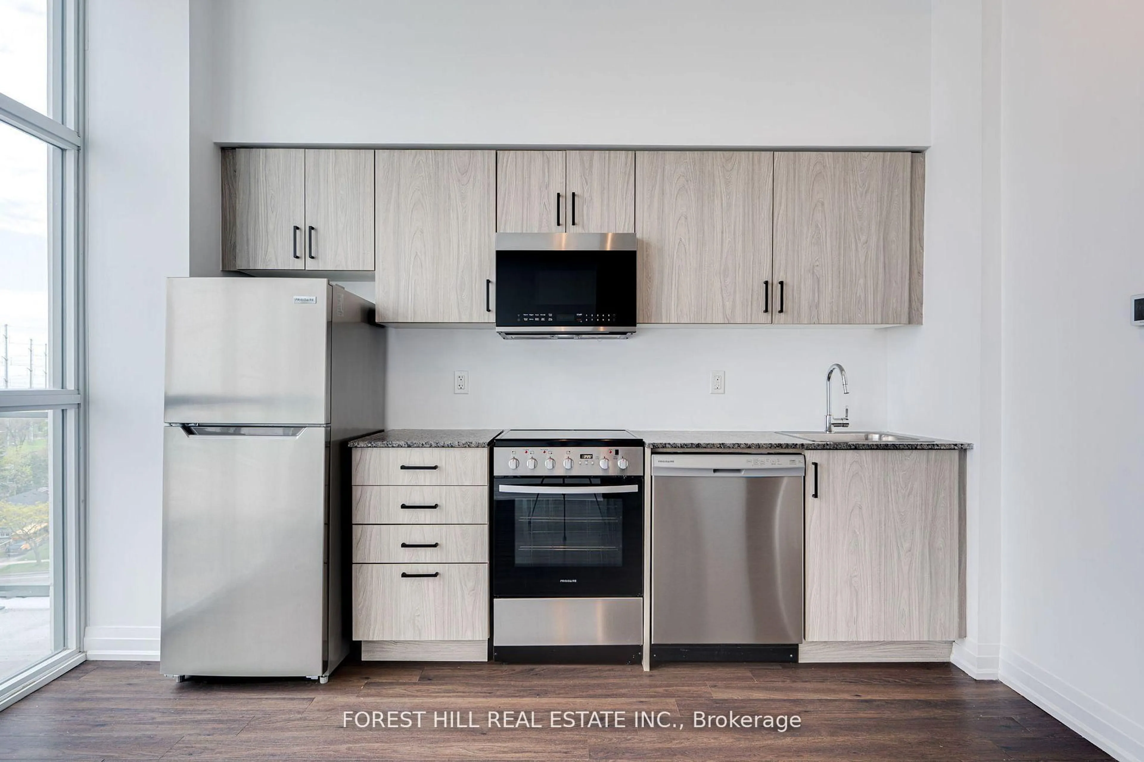 Standard kitchen, wood/laminate floor for 20 Meadowglen Pl #826, Toronto Ontario M1H 2Y5