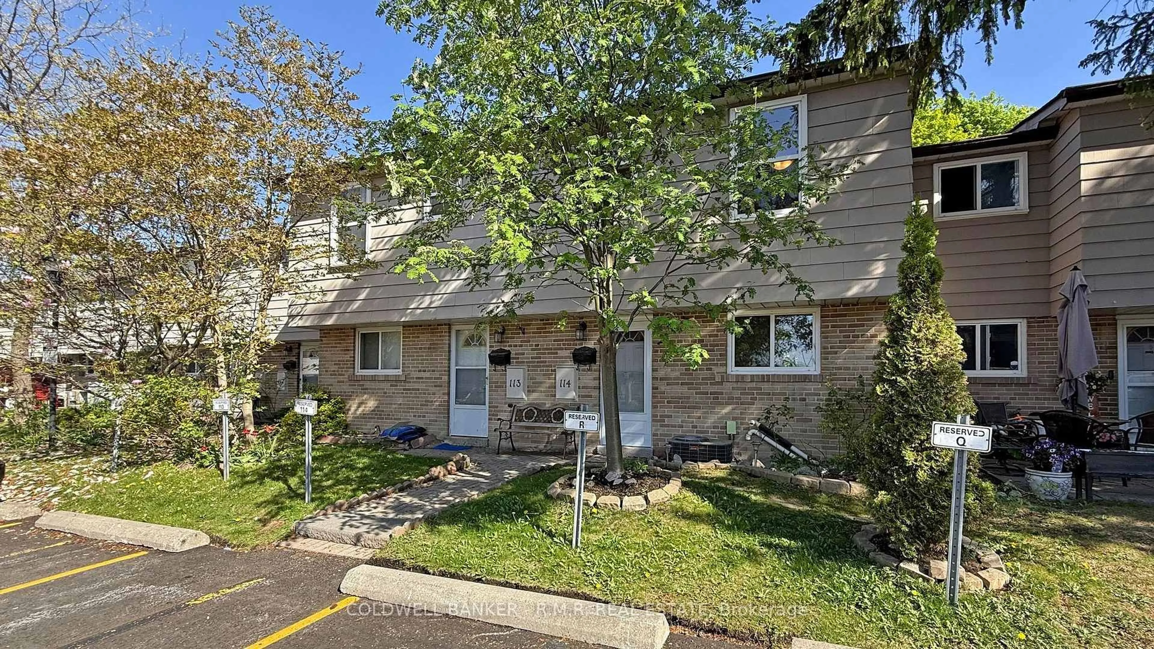 Unknown for 925 Bayly St #114, Pickering Ontario L1W 1L4
