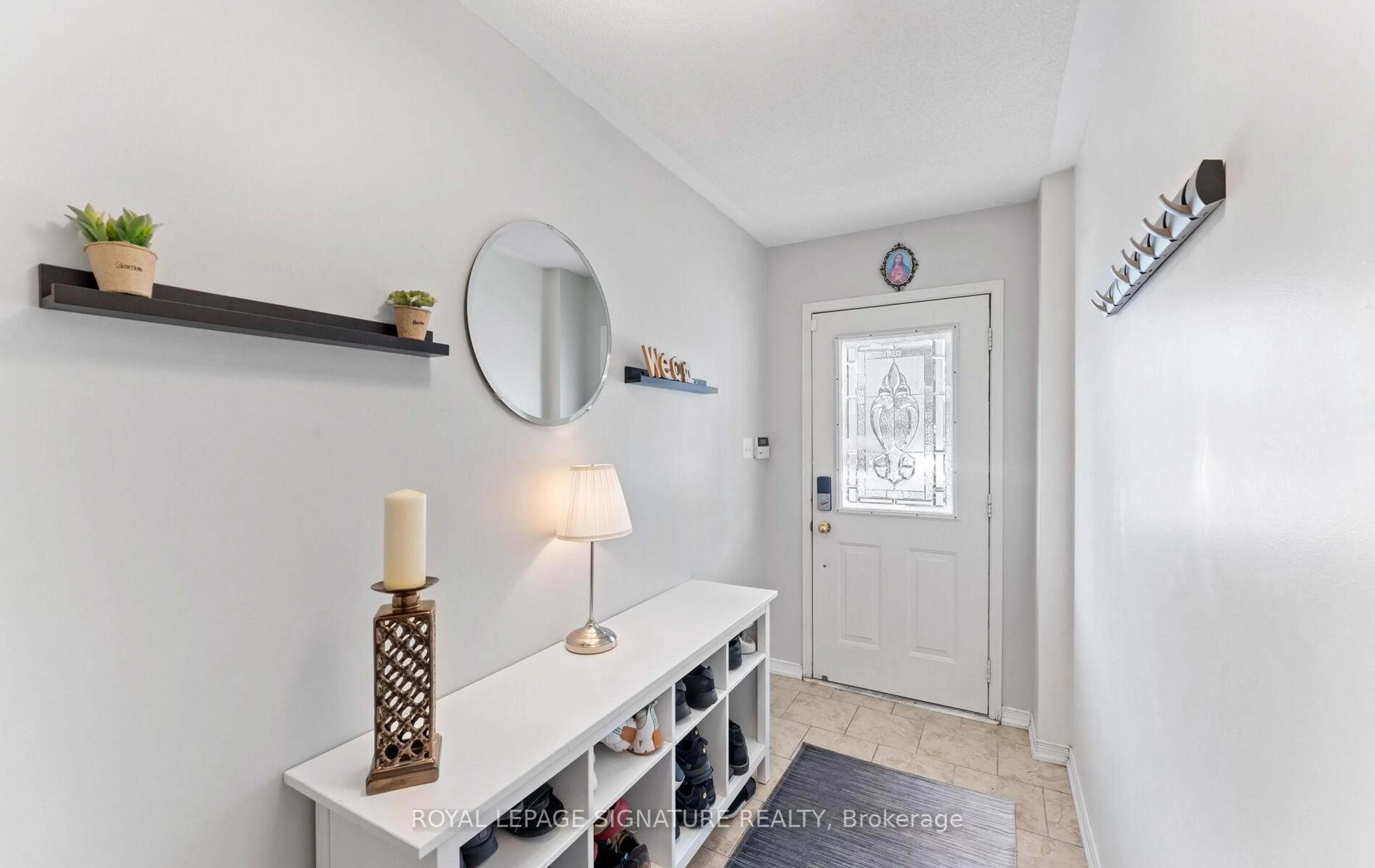 Indoor entryway for 7 Pennefather Lane, Ajax Ontario L1T 4H2