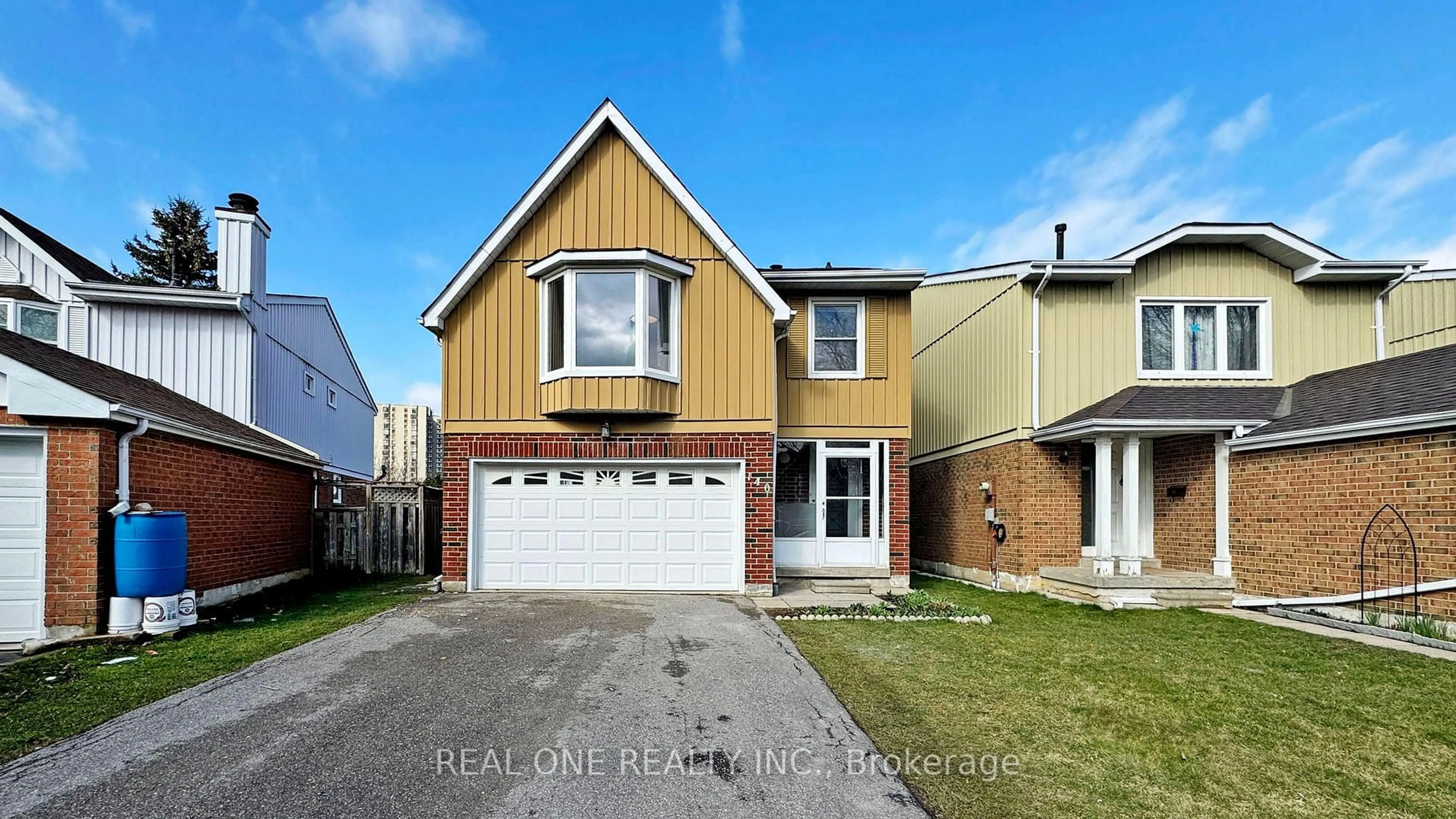 Home with vinyl exterior material, street for 140 Belinda Sq, Toronto Ontario M1W 3M2