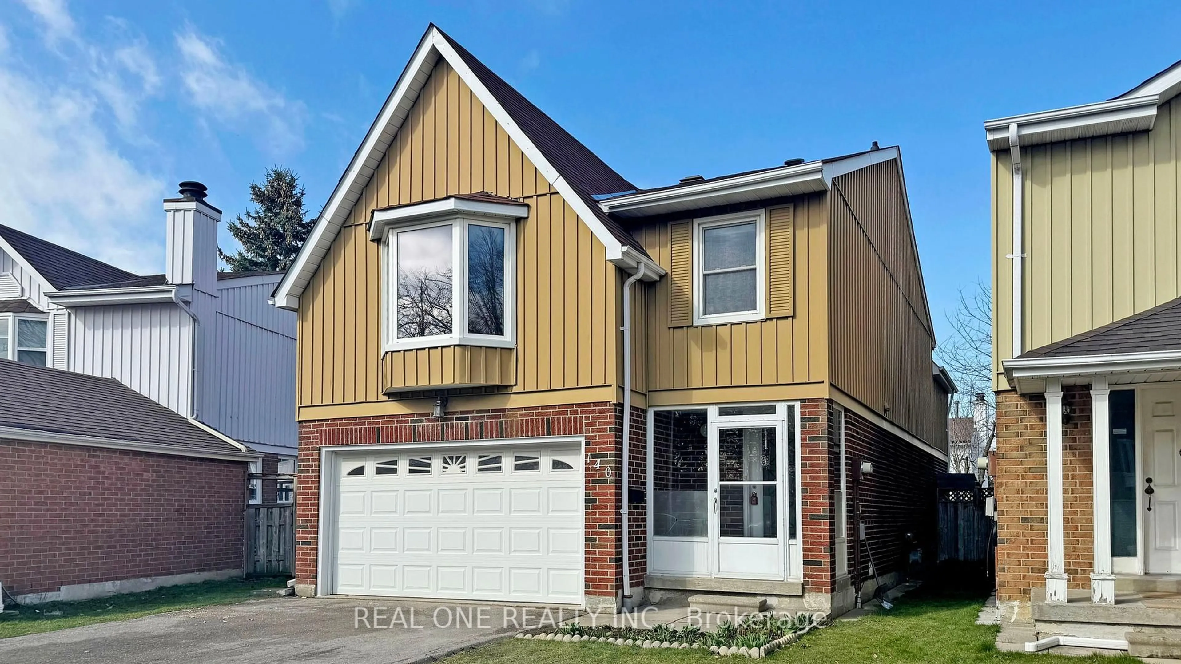 Home with vinyl exterior material, street for 140 Belinda Sq, Toronto Ontario M1W 3M2