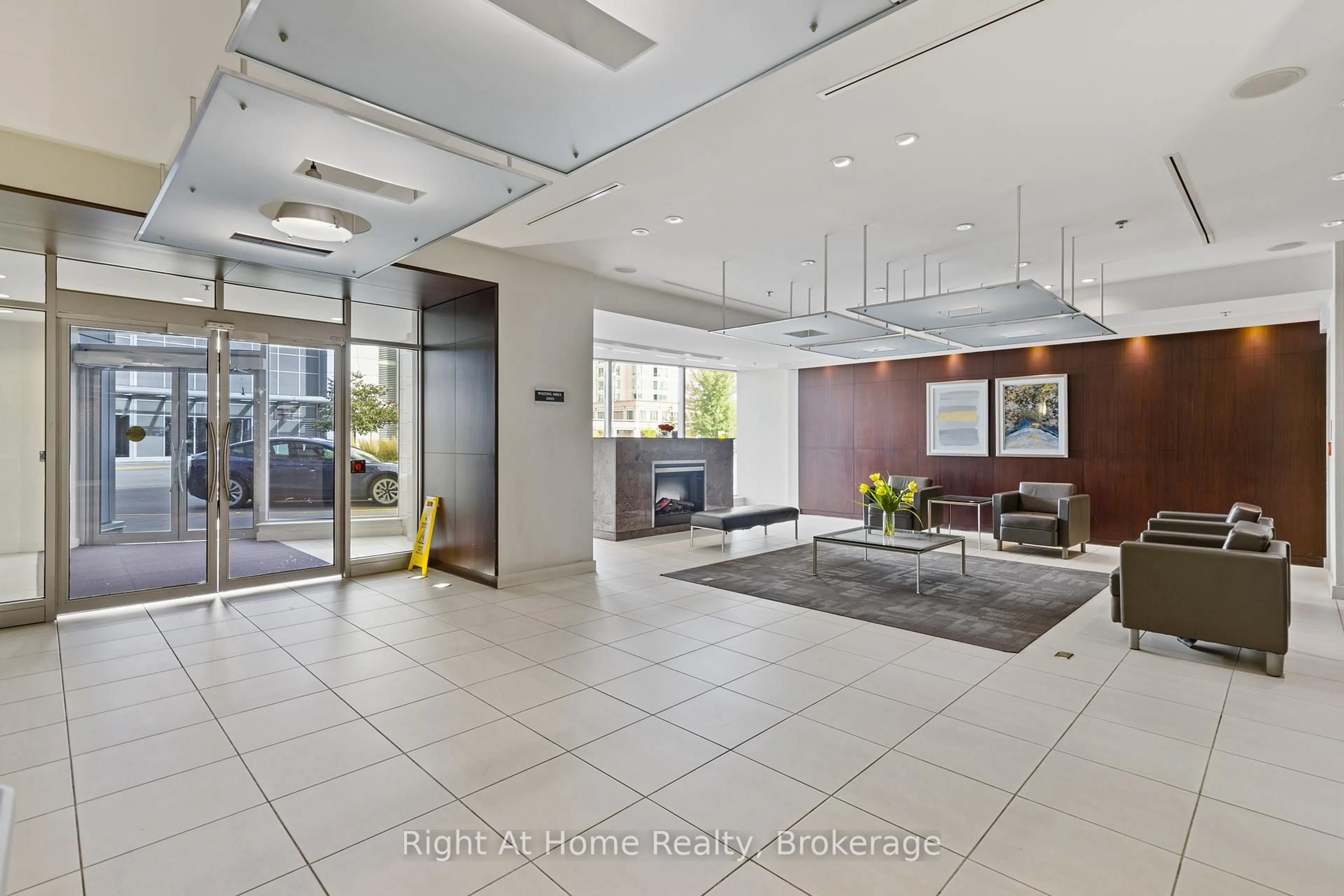 Indoor foyer for 36 Lee Centre Dr #1601, Toronto Ontario M1H 3K2