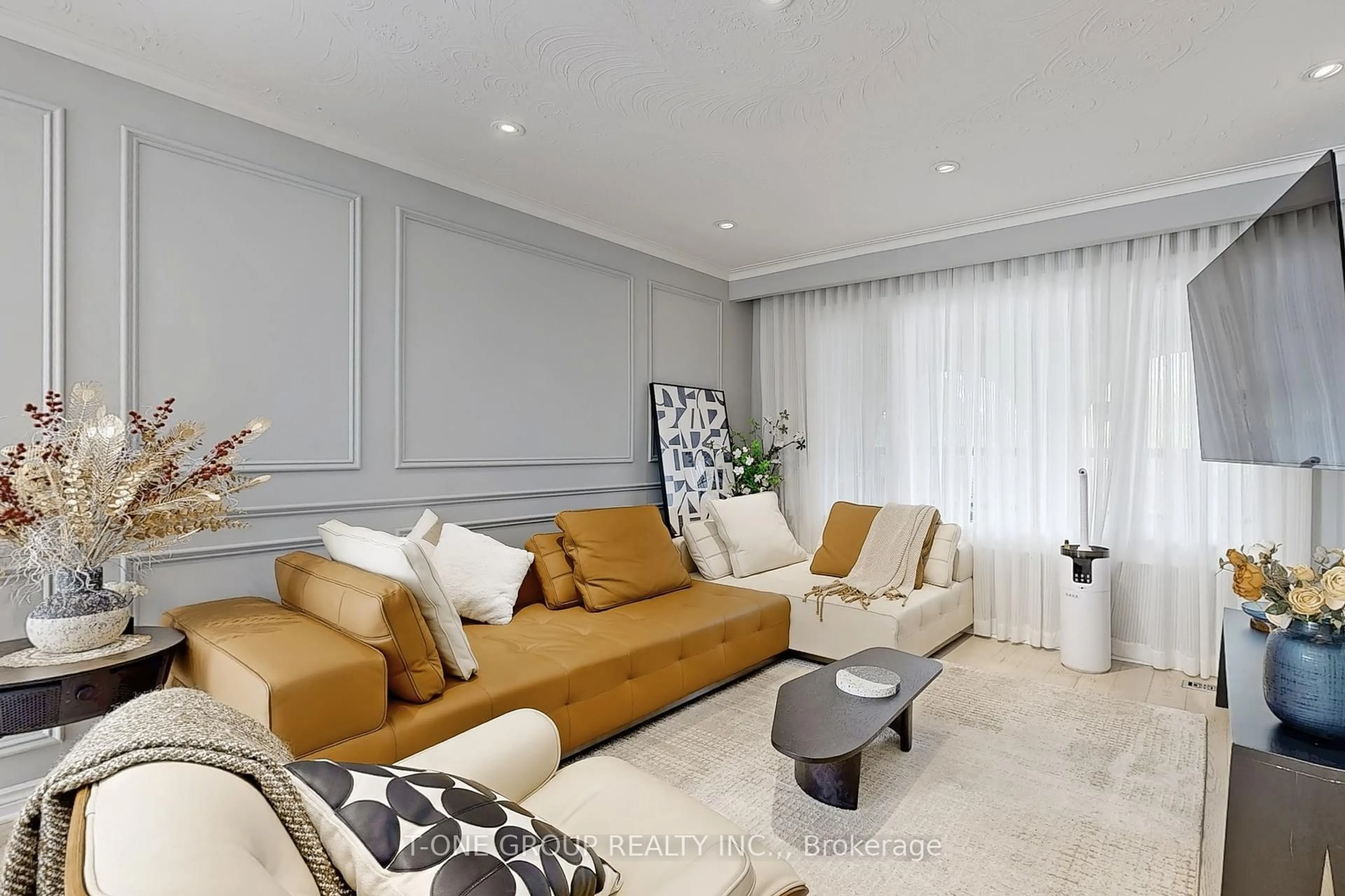Living room with furniture, unknown for 1 Ferncrest Gate, Toronto Ontario M1W 1C1