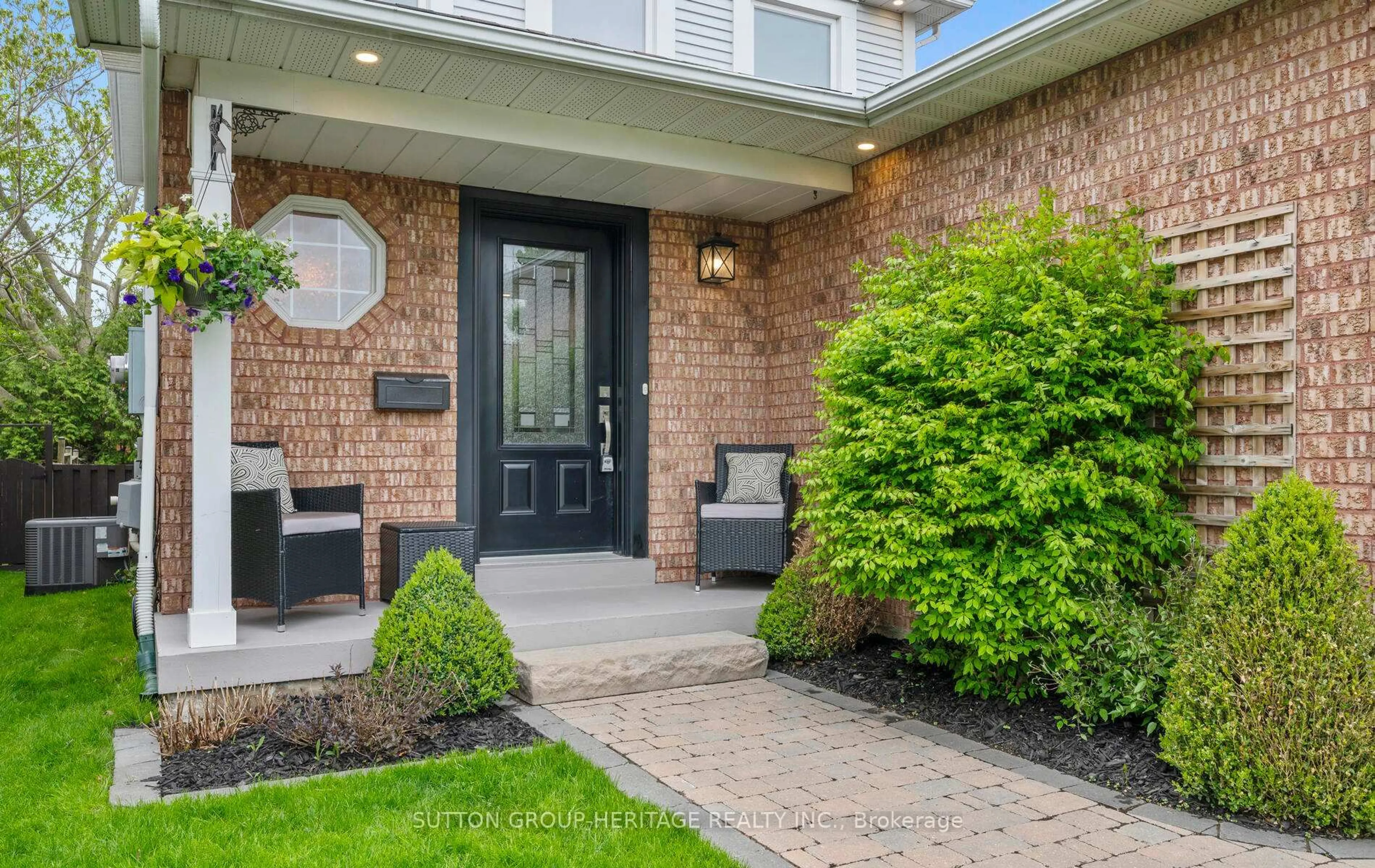 Home with brick exterior material, street for 121 Poolton Cres, Clarington Ontario L1E 2H6