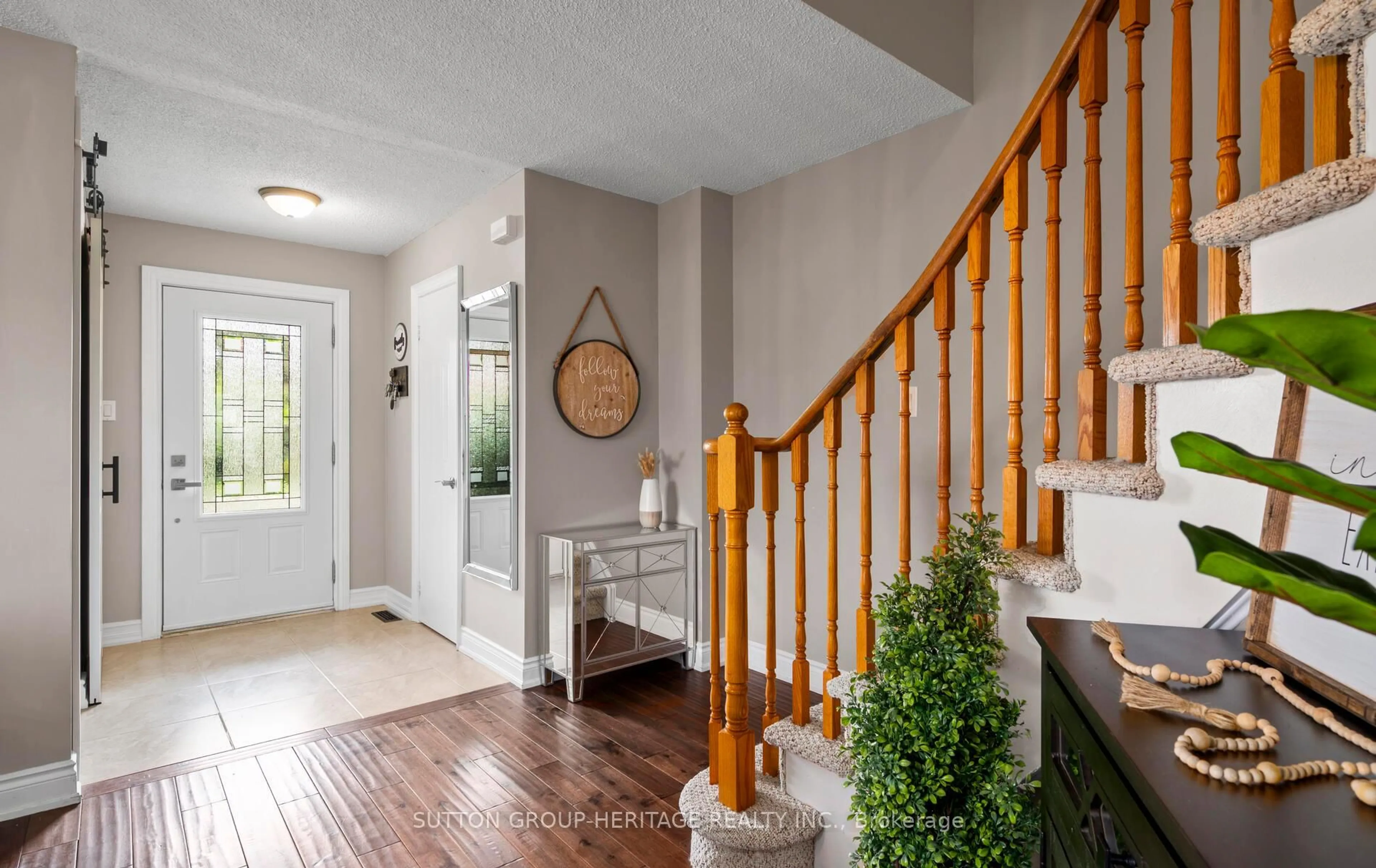 Indoor entryway for 121 Poolton Cres, Clarington Ontario L1E 2H6