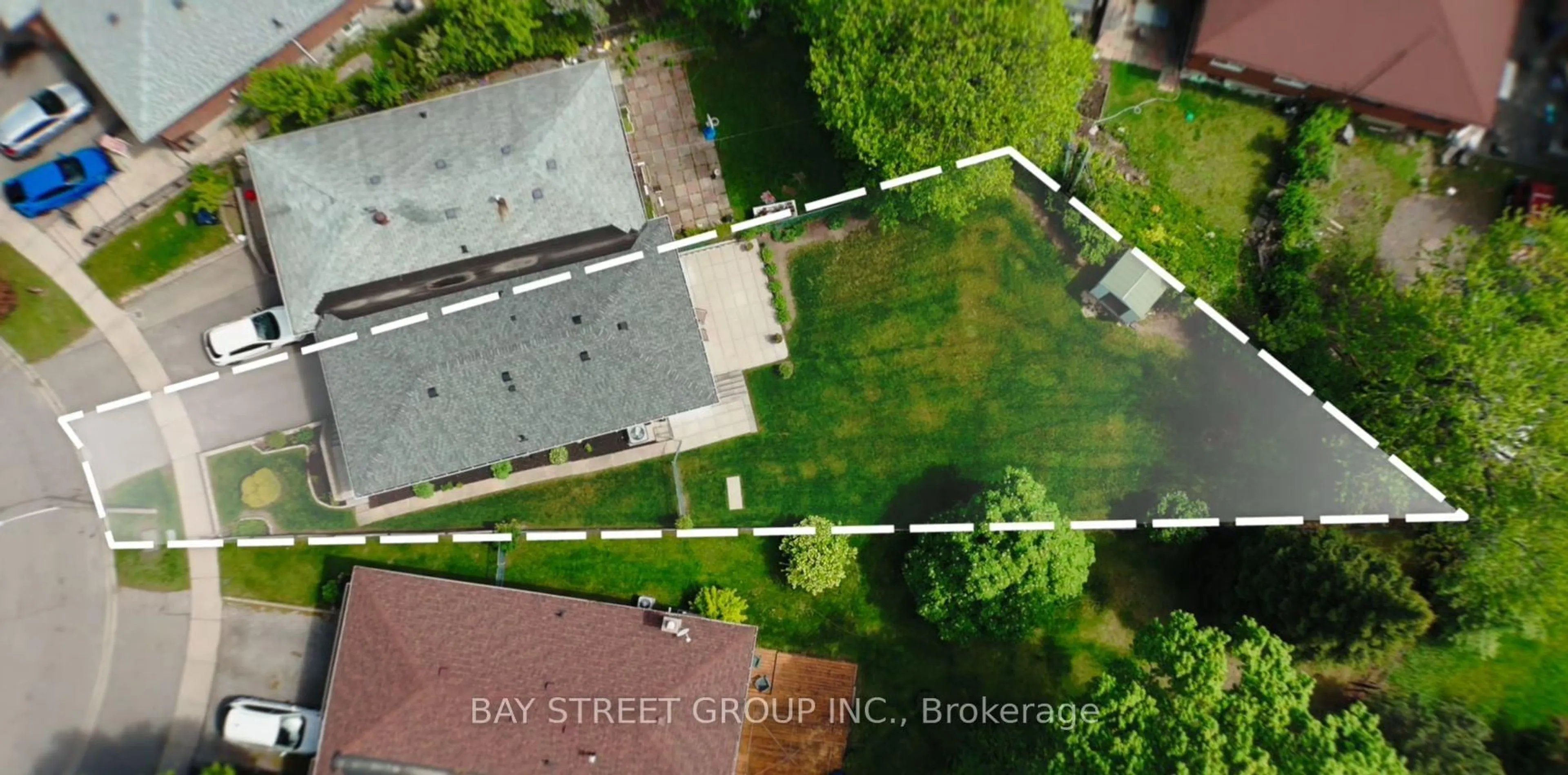 A pic from outside/outdoor area/front of a property/back of a property/a pic from drone, street for 95 Heaslip Terr, Toronto Ontario M1T 1W8