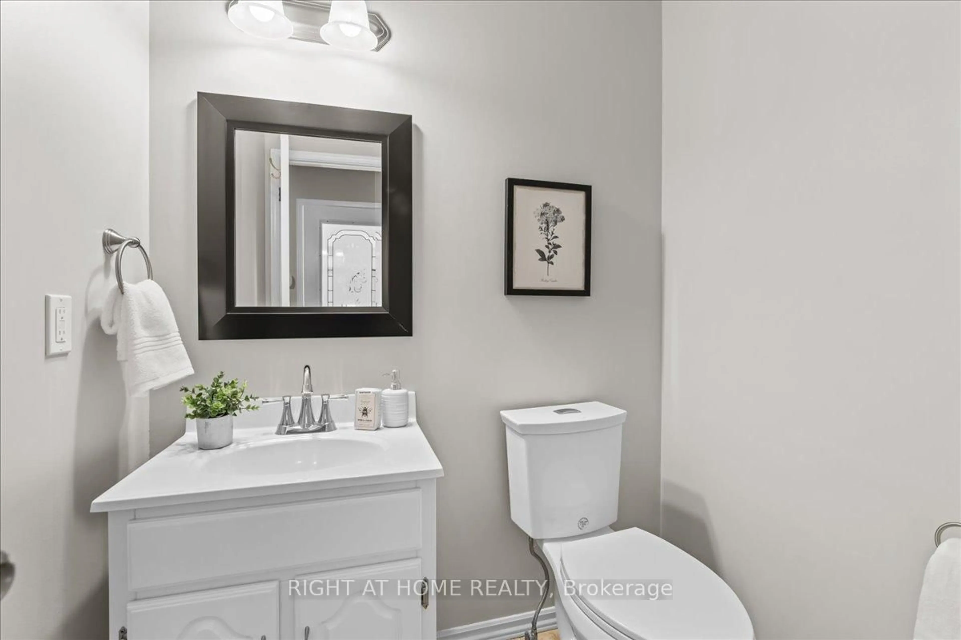 Standard bathroom, ceramic/tile floor for 34 Vail Meadows Cres, Clarington Ontario L1C 4T2