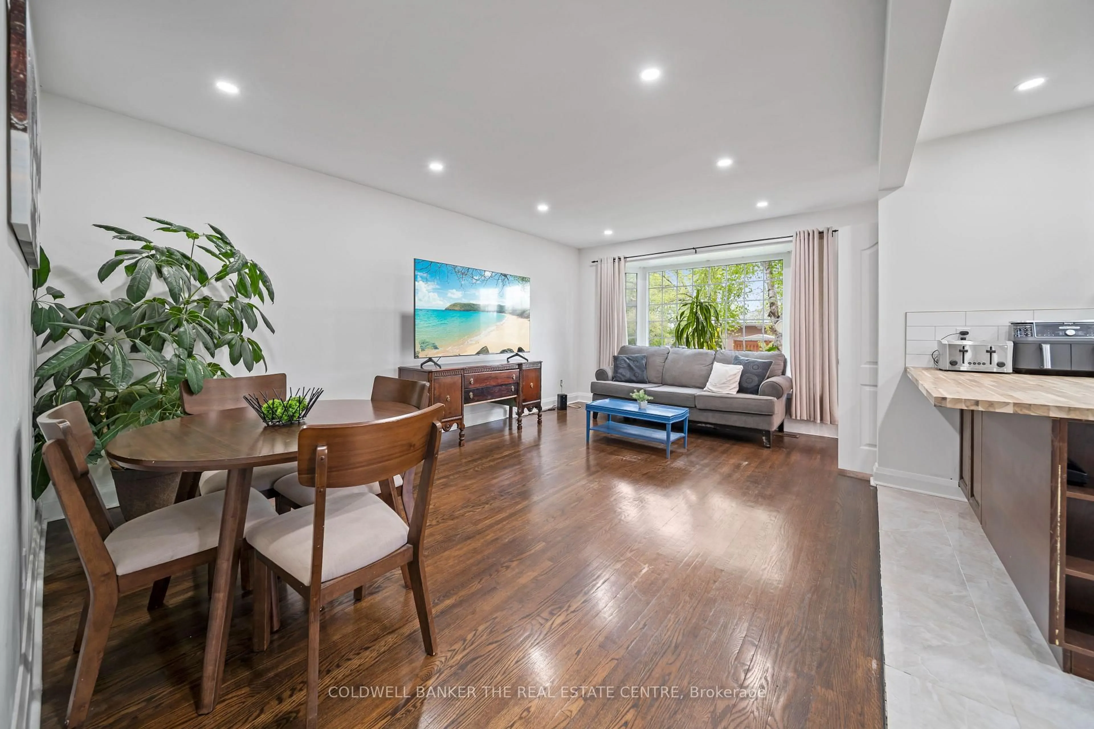 Living room with furniture, unknown for 135 Lord Roberts Dr, Toronto Ontario M1K 3W5
