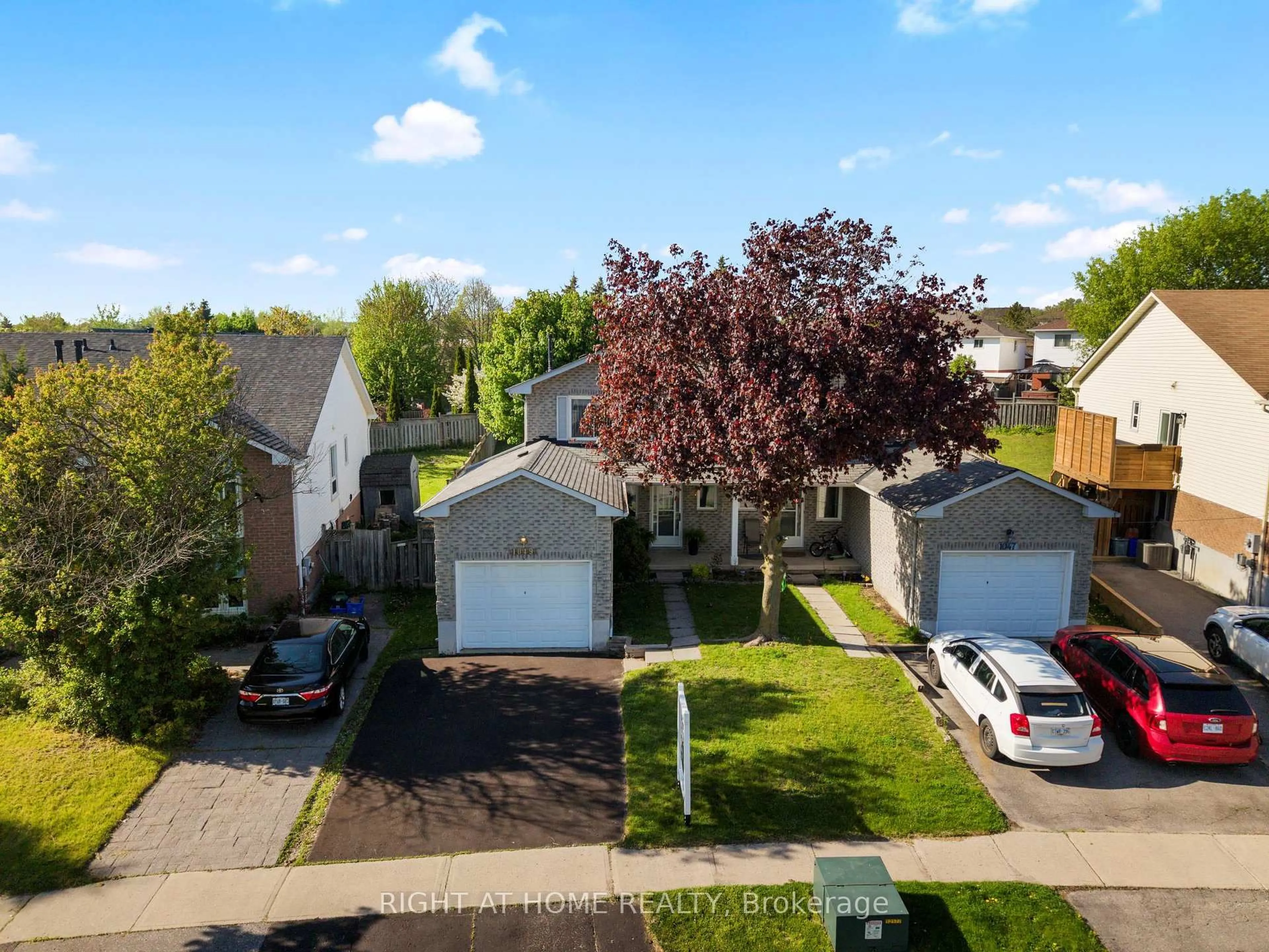 A pic from outside/outdoor area/front of a property/back of a property/a pic from drone, street for 1049 Attersley Dr, Oshawa Ontario L1K 1X8