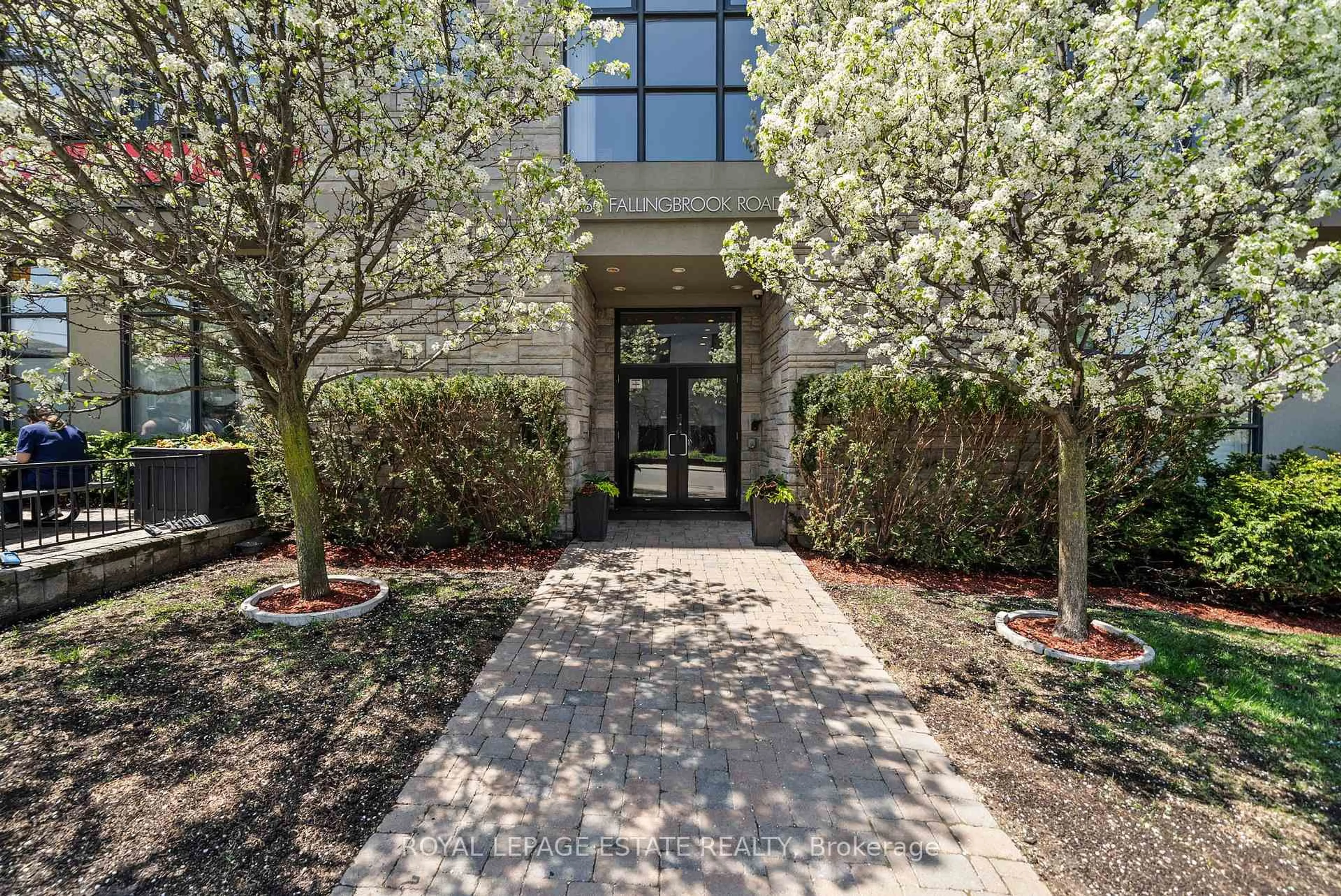 Indoor foyer for 160 Fallingbrook Rd #409, Toronto Ontario M1N 0A1