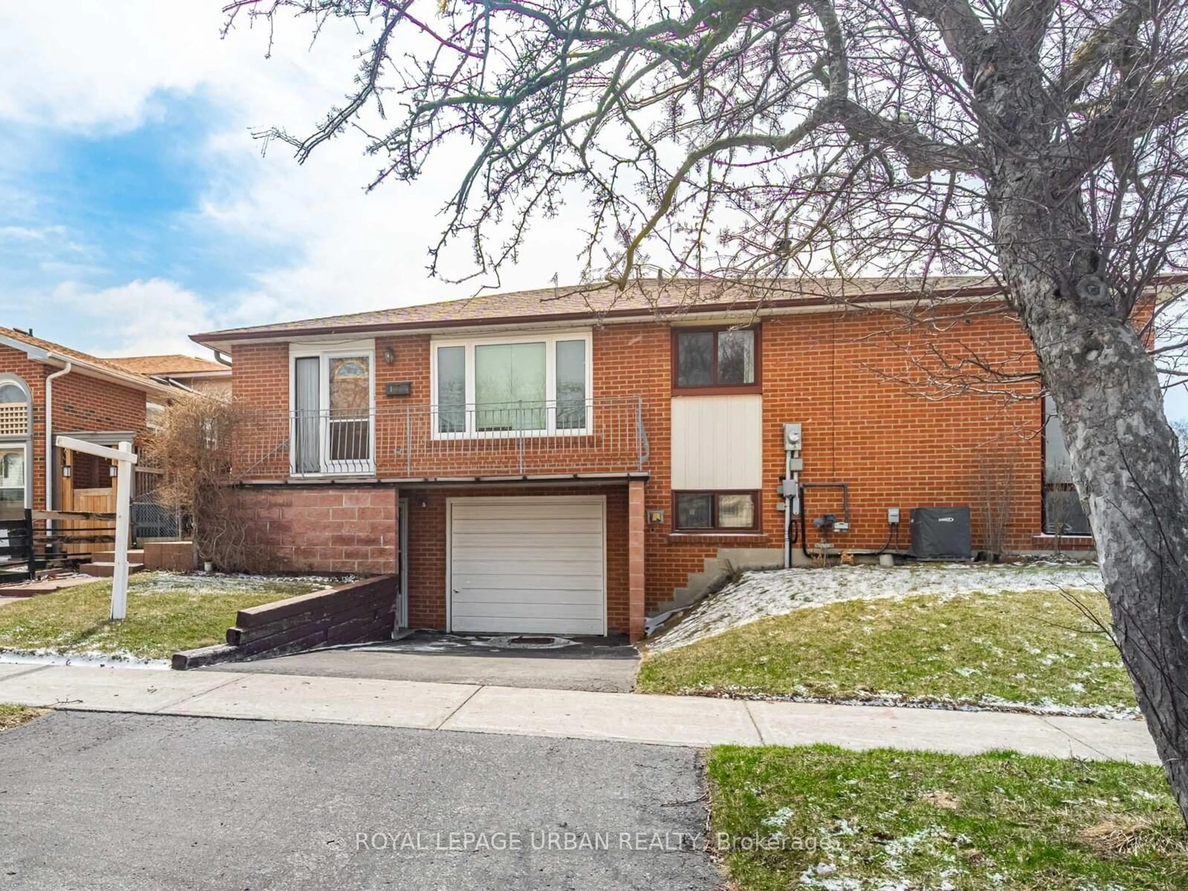 Home with brick exterior material, street for 122 Hildenboro Sq, Toronto Ontario M1W 1Y3