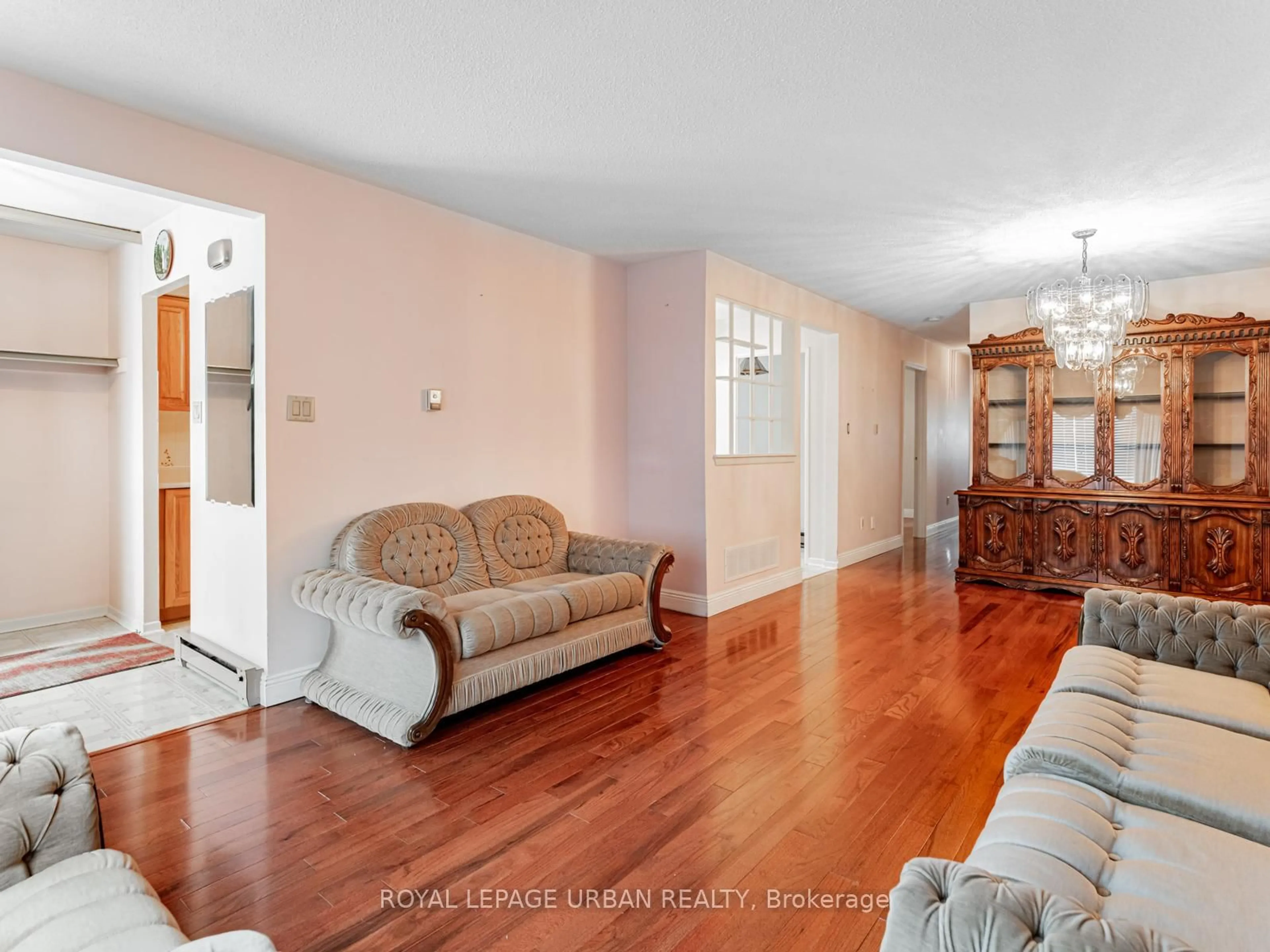 Living room with furniture, unknown for 122 Hildenboro Sq, Toronto Ontario M1W 1Y3