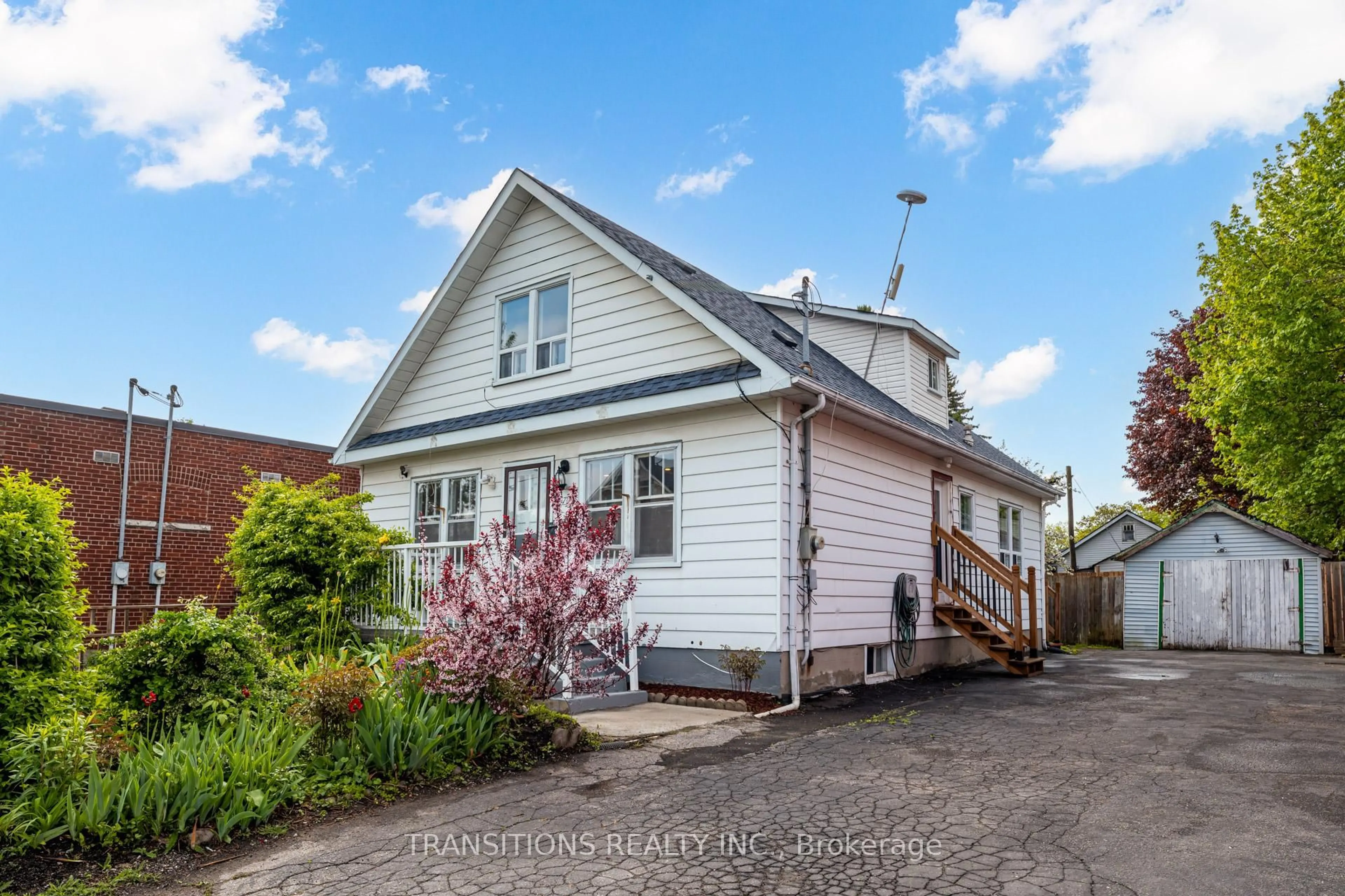 A pic from outside/outdoor area/front of a property/back of a property/a pic from drone, street for 175 Olive Ave, Oshawa Ontario L1H 2P1