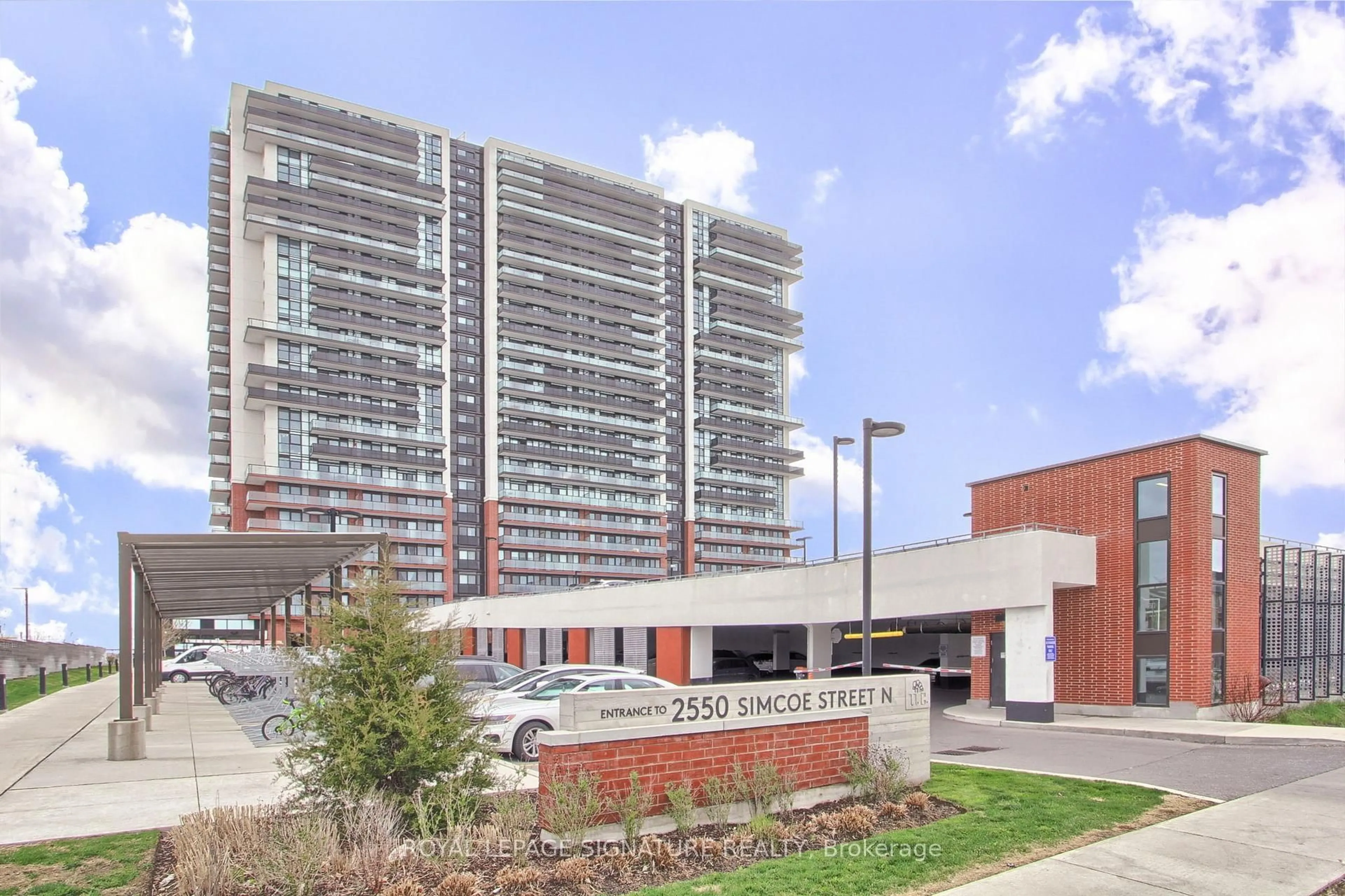 Patio, building for 2550 Simcoe St #1413, Oshawa Ontario L1L 0R5