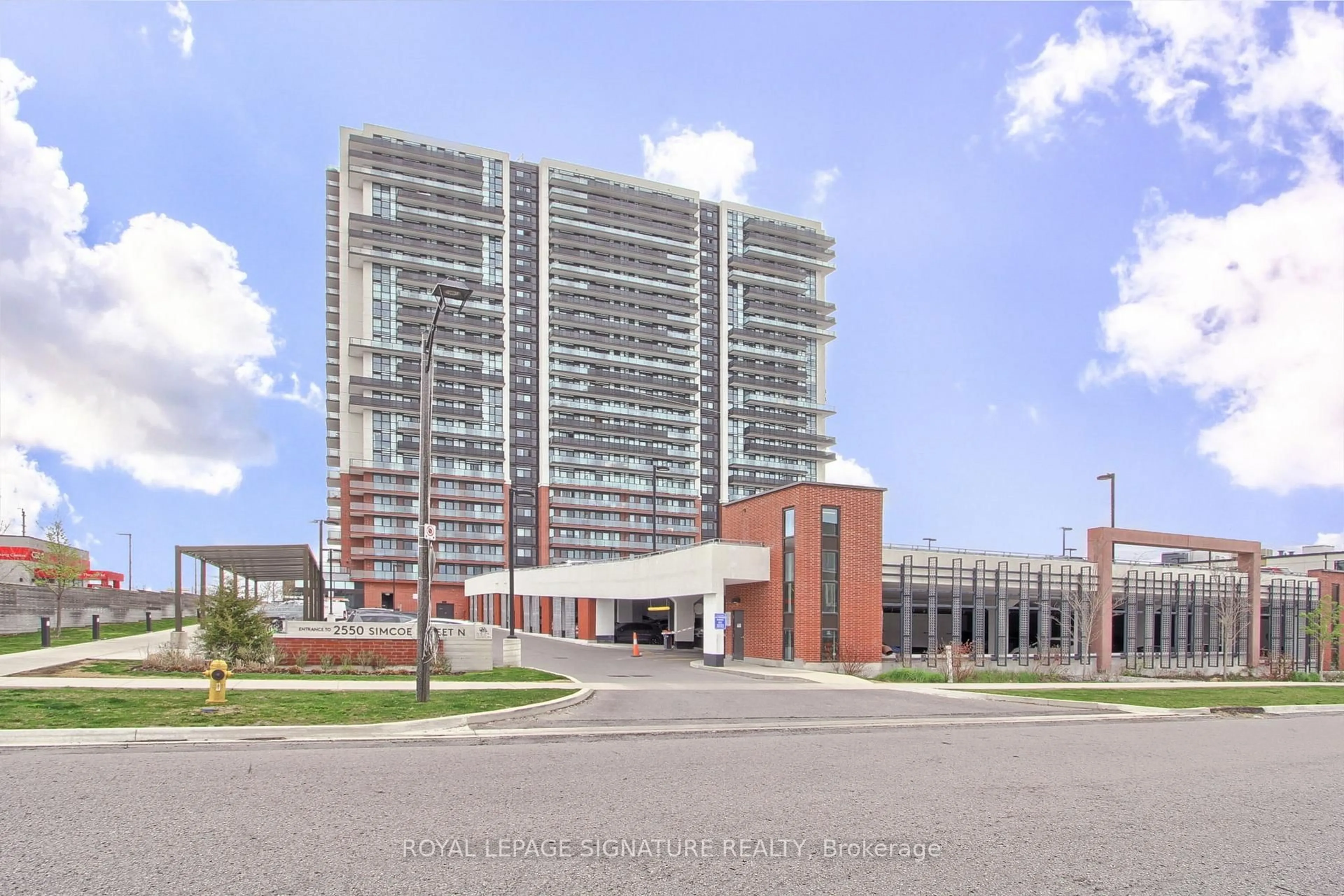 Indoor foyer for 2550 Simcoe St #1413, Oshawa Ontario L1L 0R5