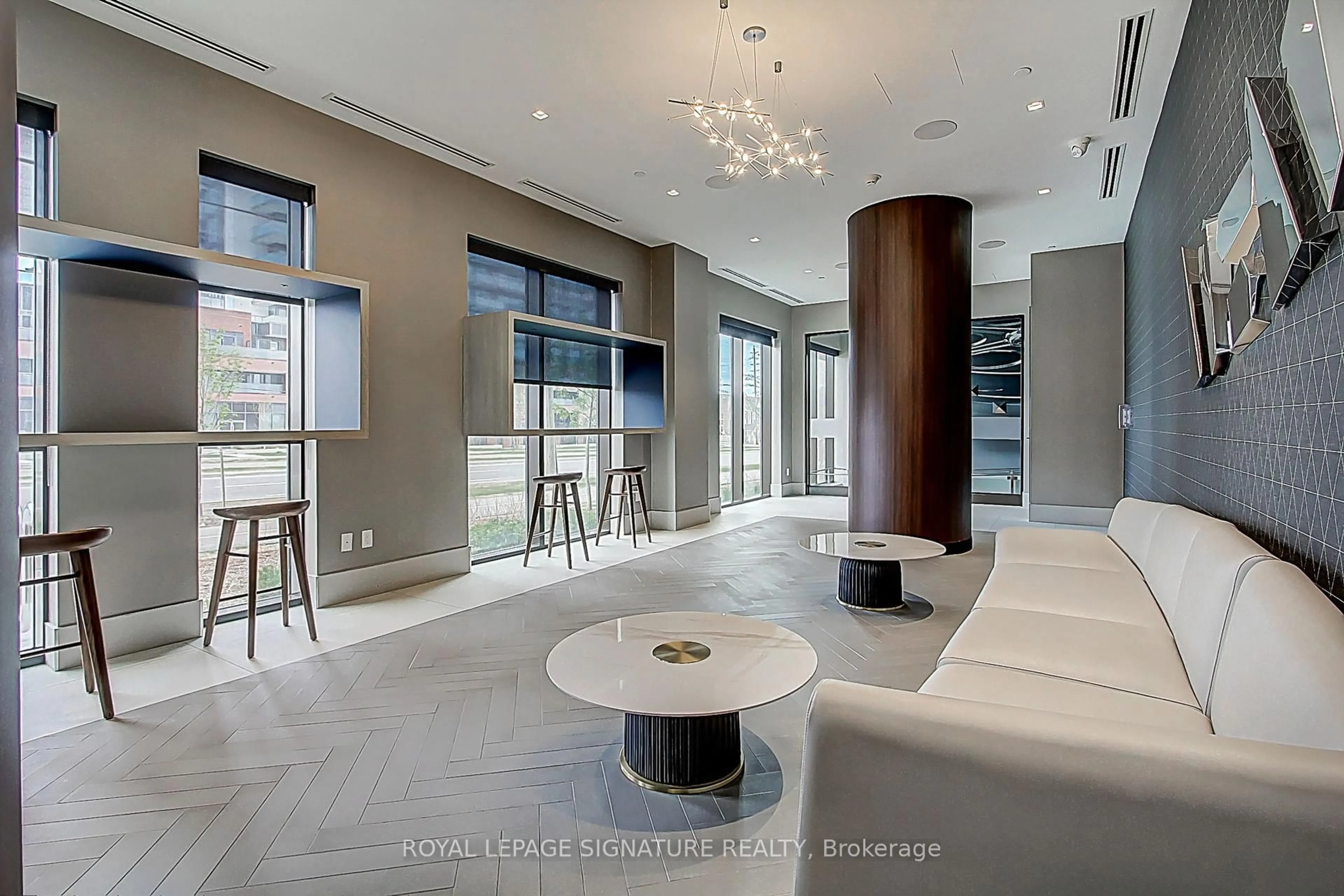 Indoor foyer for 2550 Simcoe St #1413, Oshawa Ontario L1L 0R5