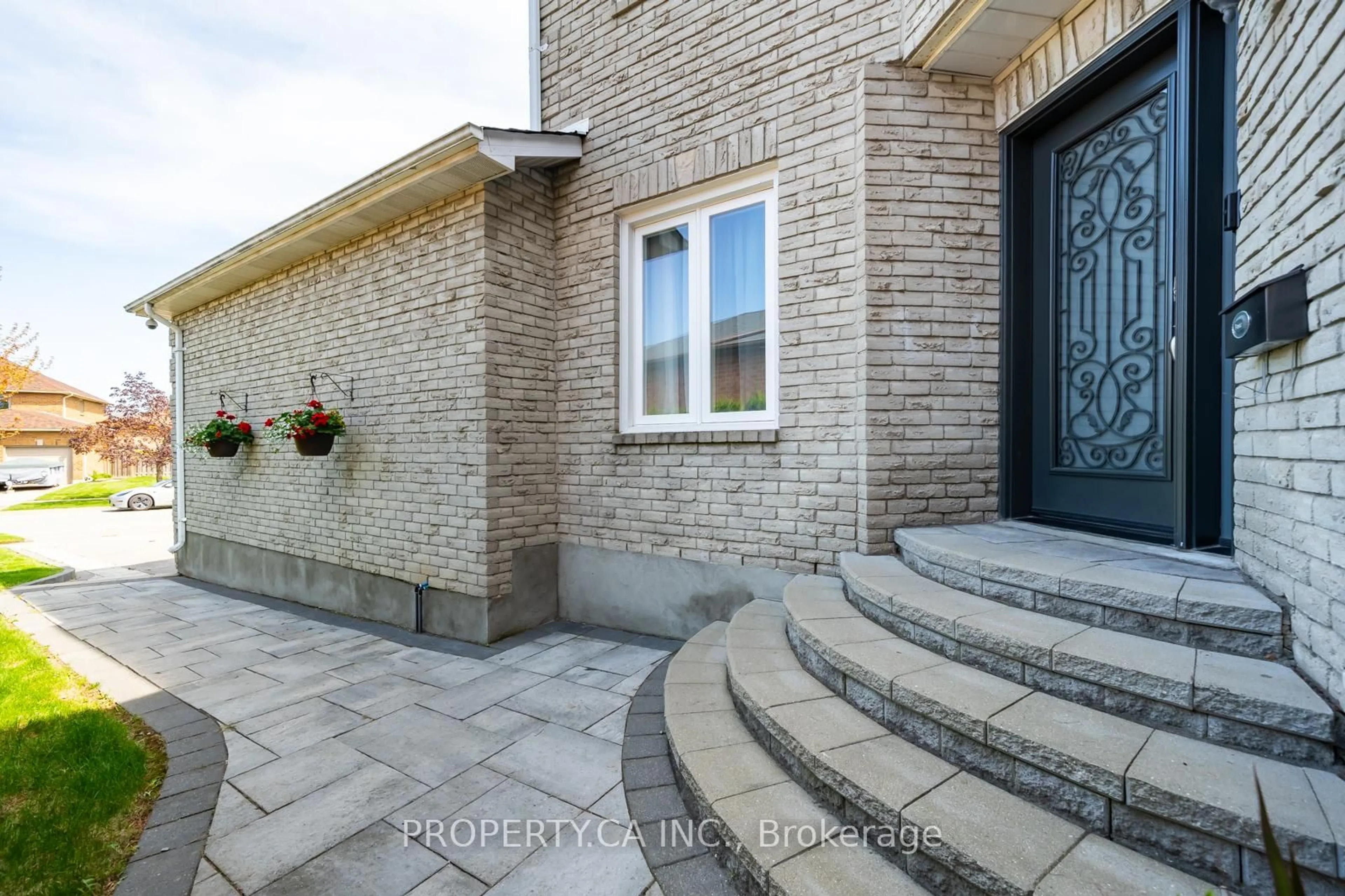 Unknown for 738 Aspen Rd, Pickering Ontario L1V 4H2