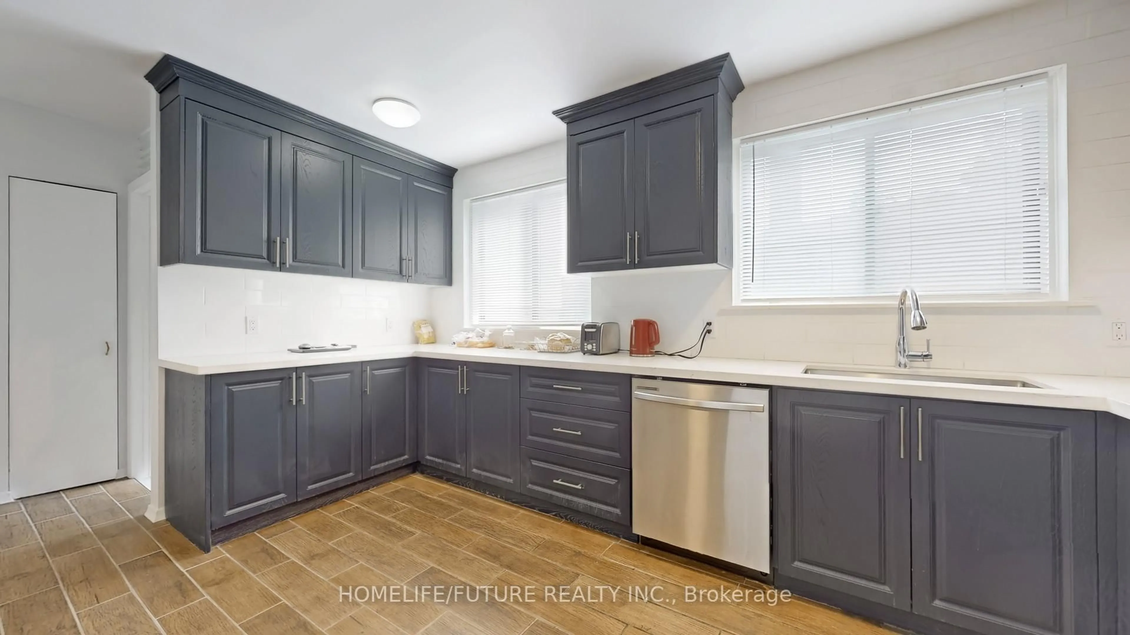 Standard kitchen, ceramic/tile floor for 96 Invergordon Ave, Toronto Ontario M1S 2Z2
