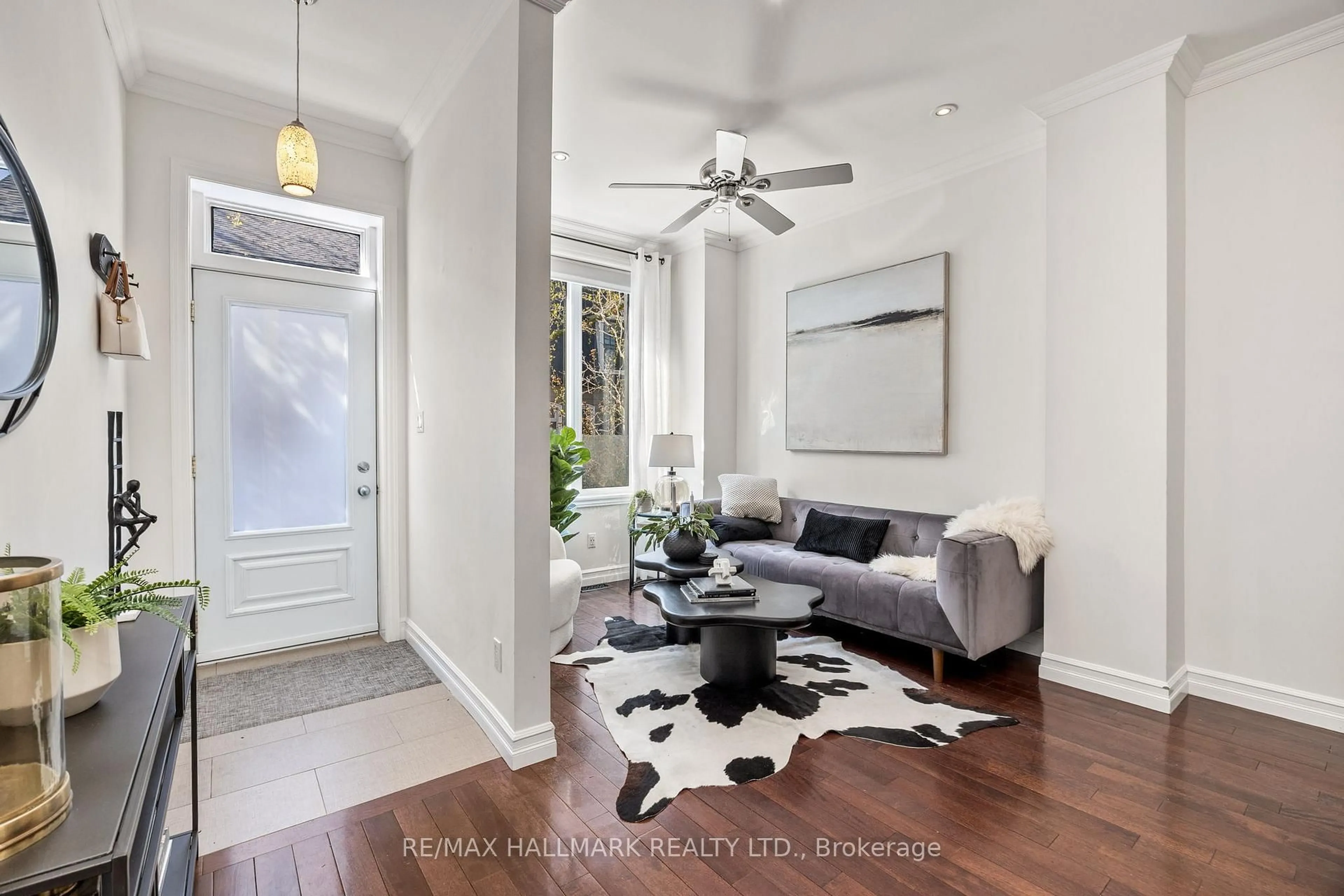 Indoor entryway for 48 Allen Ave, Toronto Ontario M4M 1T4