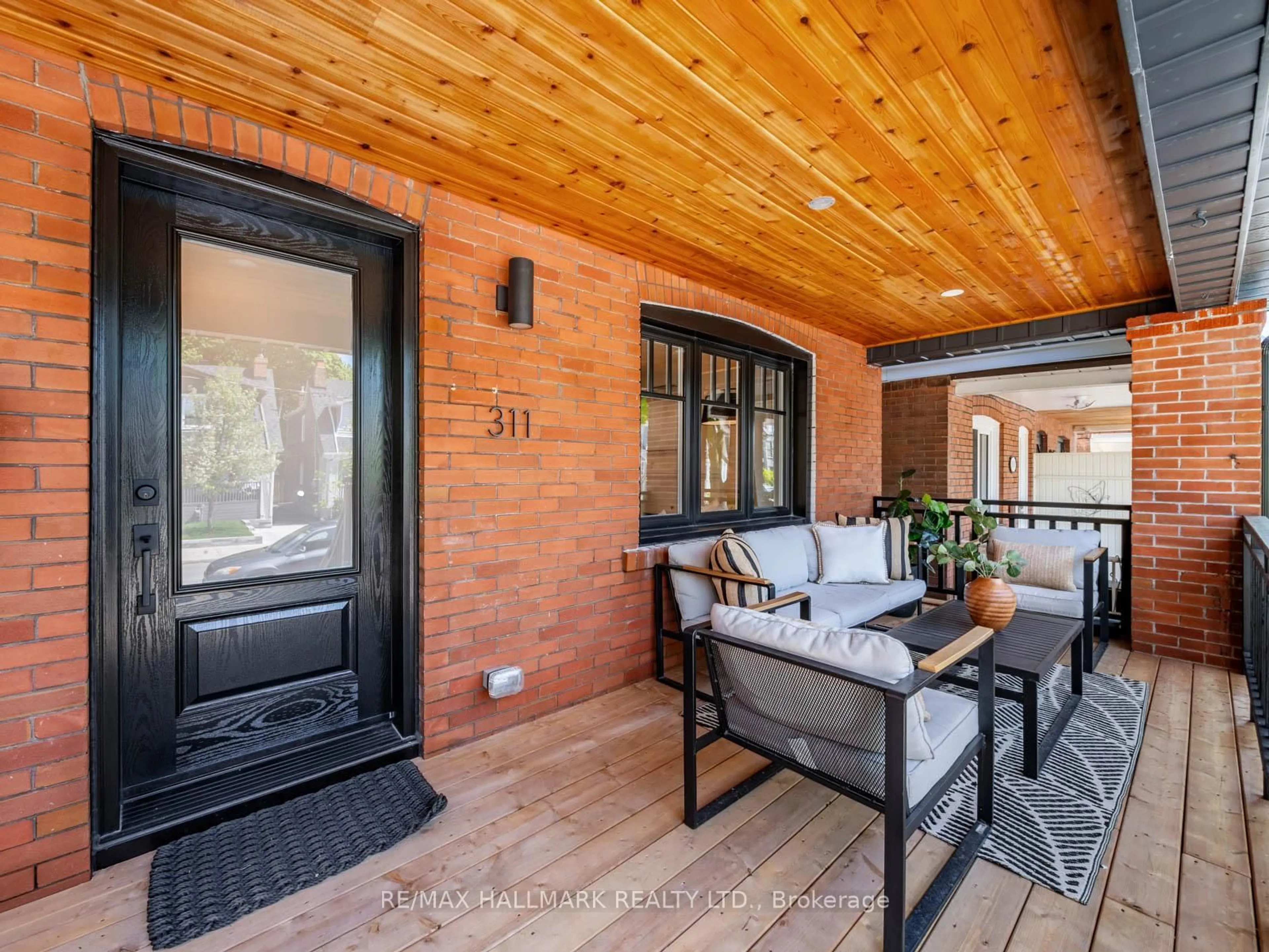 Indoor entryway for 311 Scarborough Rd, Toronto Ontario M4E 3M9