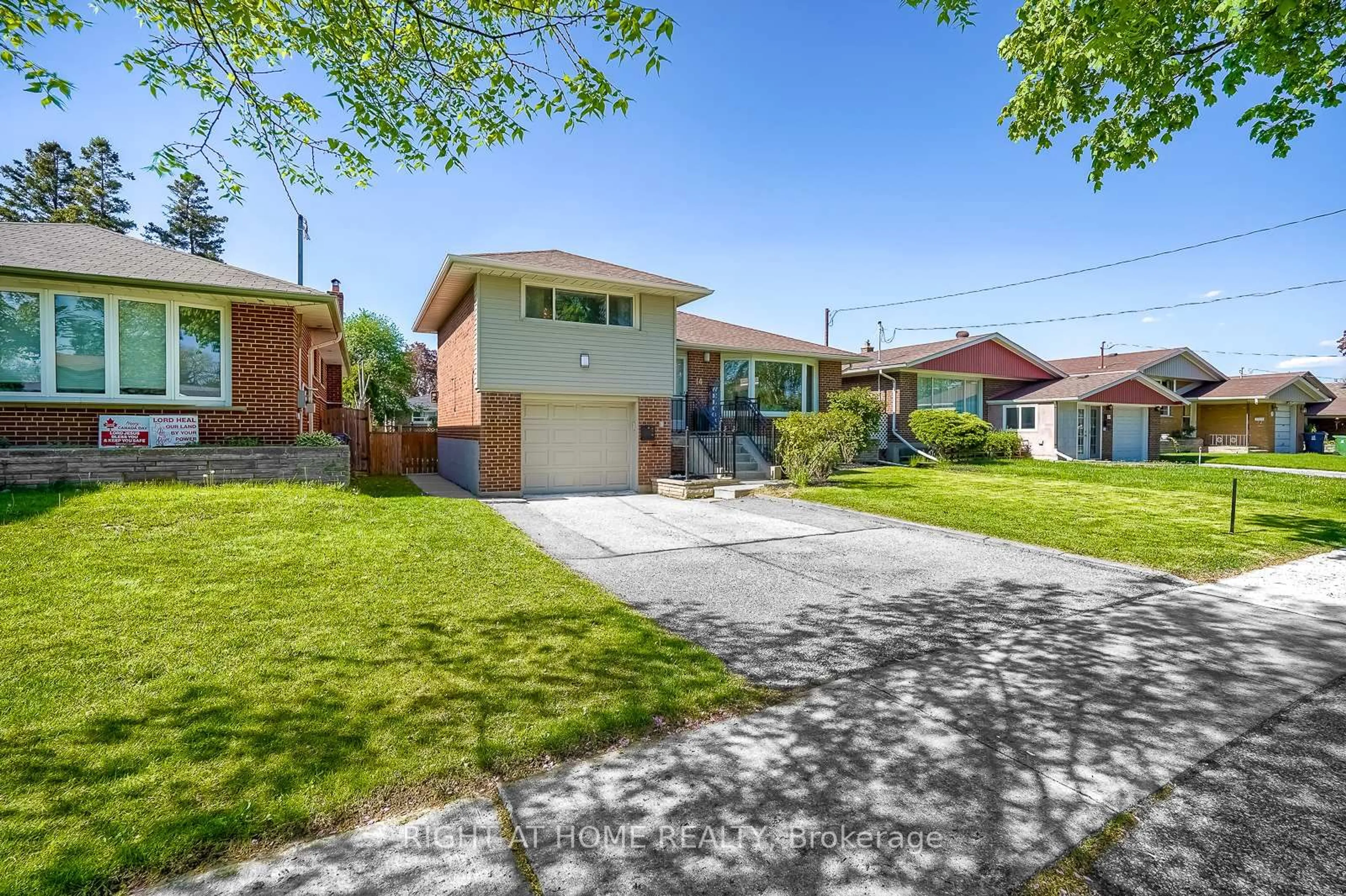A pic from outside/outdoor area/front of a property/back of a property/a pic from drone, street for 14 Amulet St, Toronto Ontario M1T 2E4