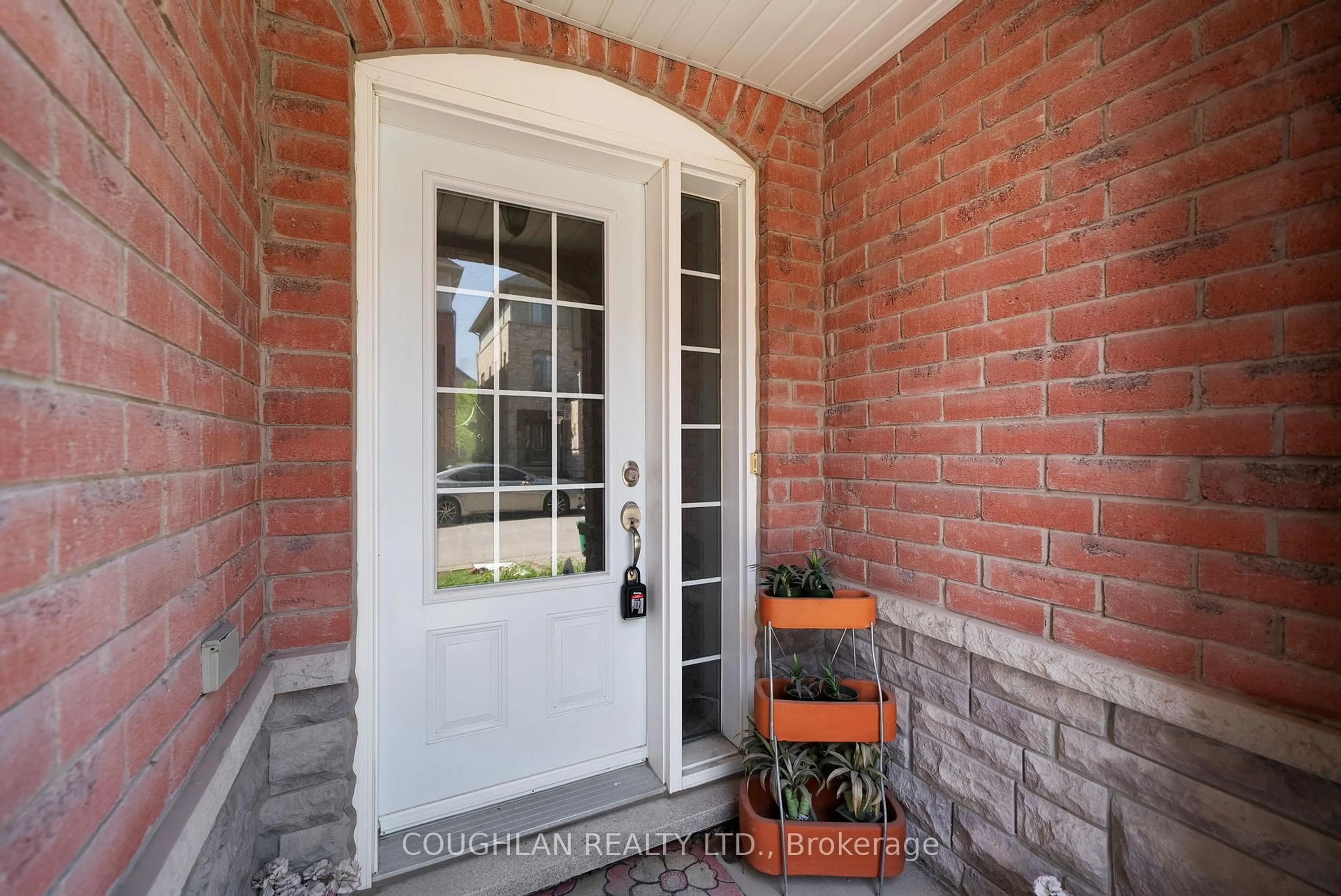 Indoor entryway for 541 Rossland Rd, Ajax Ontario L1Z 0K7